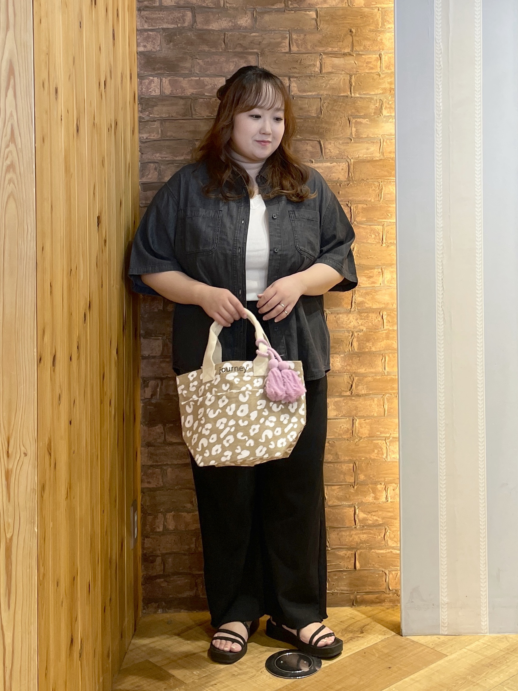 Risaさんの「SHOO･LA･RUE｜【セットアップ可/S-LL】ライトオンスデニム 5分袖シャツ」を使ったコーディネート