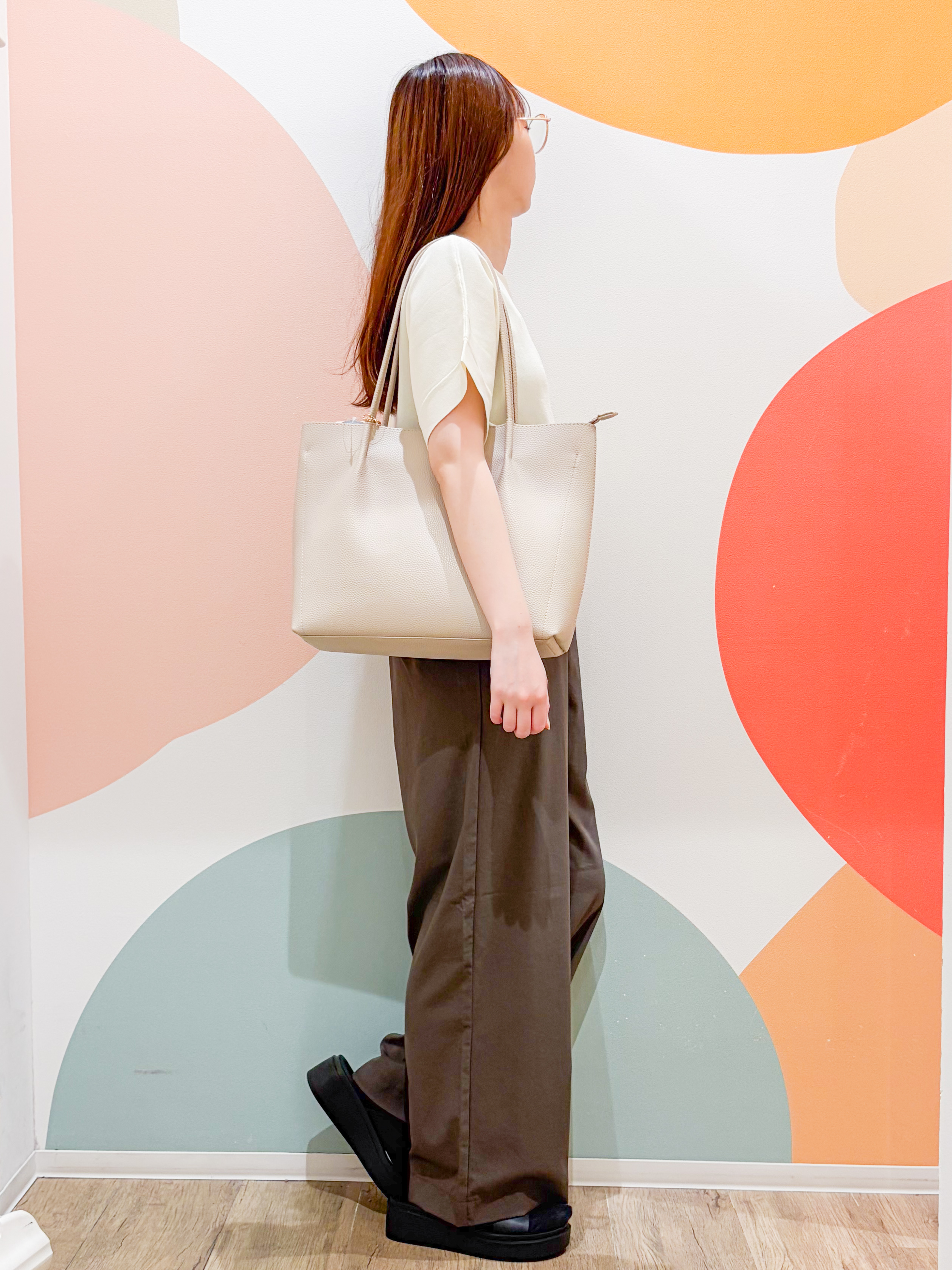 とまとさんの「SHOO･LA･RUE｜【毎日洗える/UV】二の腕隠れる さらっとドルマン半袖ニット」を使ったコーディネート