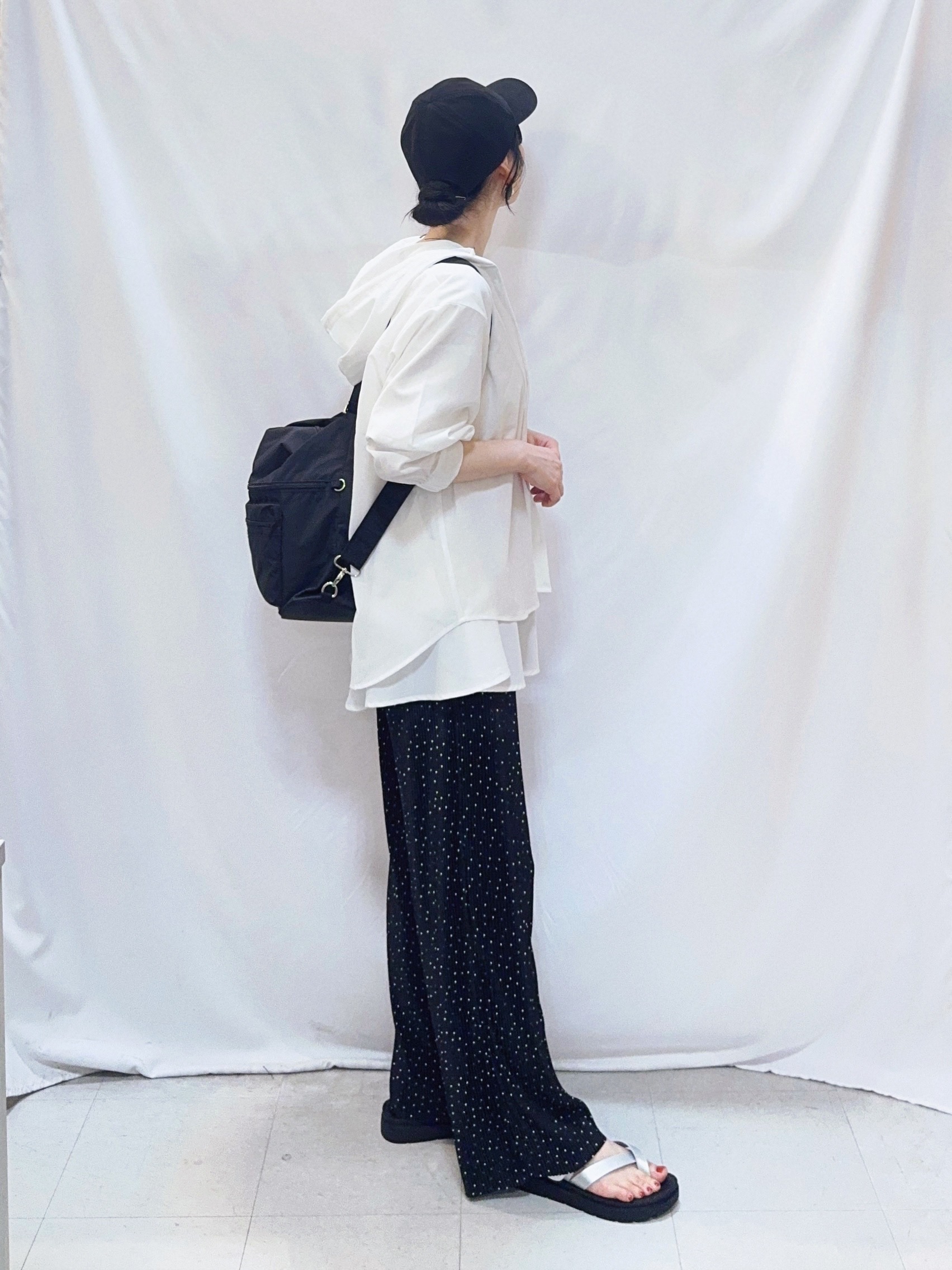 𝐇𝐢𝐫𝐨𝐦𝐢さんの「SHOO･LA･RUE｜【通気性〇/洗濯機可/S-LL】UVカット機能付き ライトな着心地シャツパーカ」を使ったコーディネート