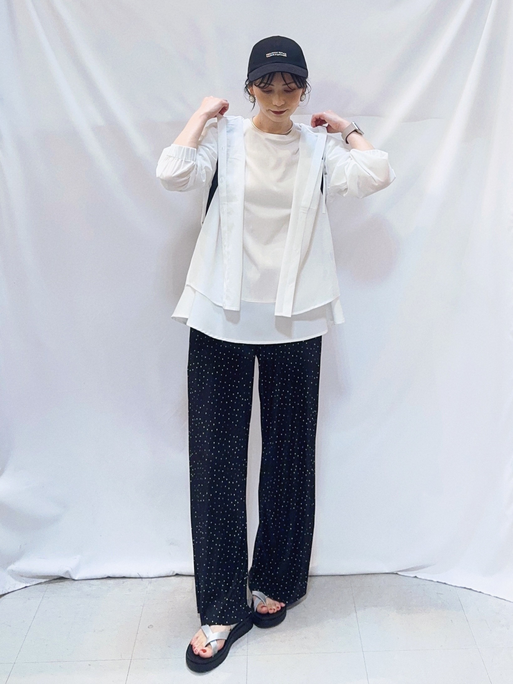 𝐇𝐢𝐫𝐨𝐦𝐢さんの「SHOO･LA･RUE｜【通気性〇/洗濯機可/S-LL】UVカット機能付き ライトな着心地シャツパーカ」を使ったコーディネート