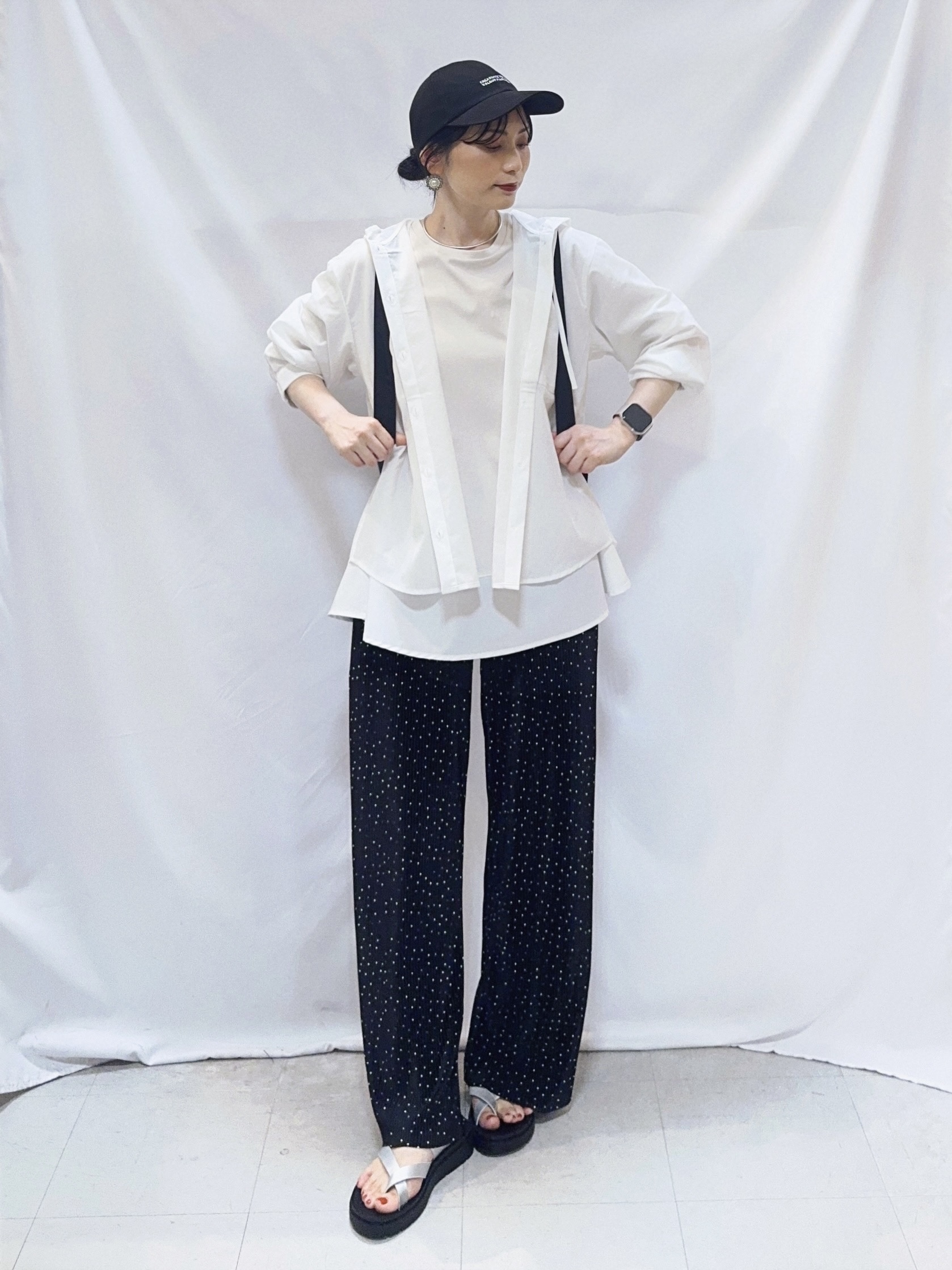 𝐇𝐢𝐫𝐨𝐦𝐢さんの「SHOO･LA･RUE｜【通気性〇/洗濯機可/S-LL】UVカット機能付き ライトな着心地シャツパーカ」を使ったコーディネート