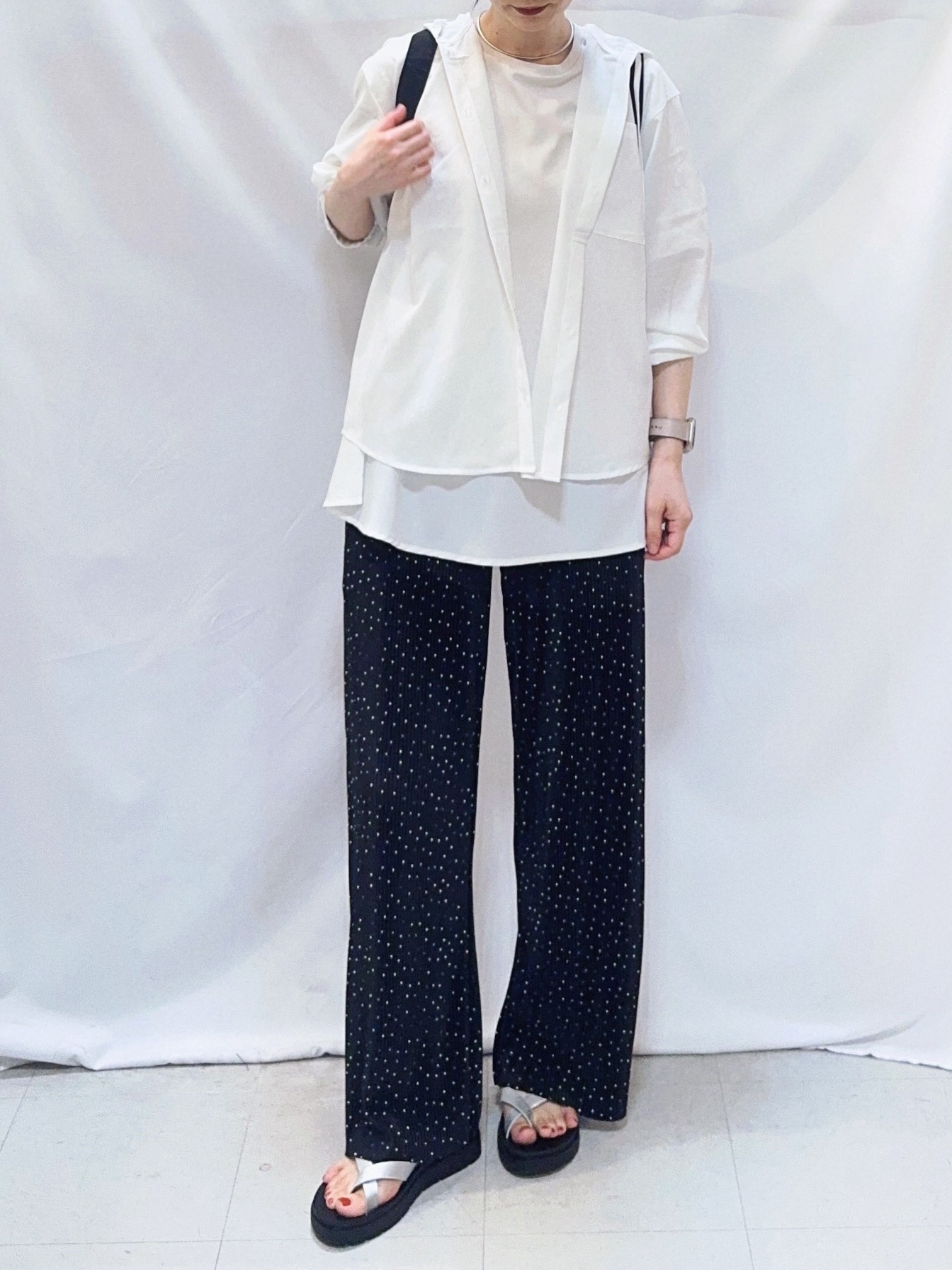 𝐇𝐢𝐫𝐨𝐦𝐢さんの「SHOO･LA･RUE｜【通気性〇/洗濯機可/S-LL】UVカット機能付き ライトな着心地シャツパーカ」を使ったコーディネート