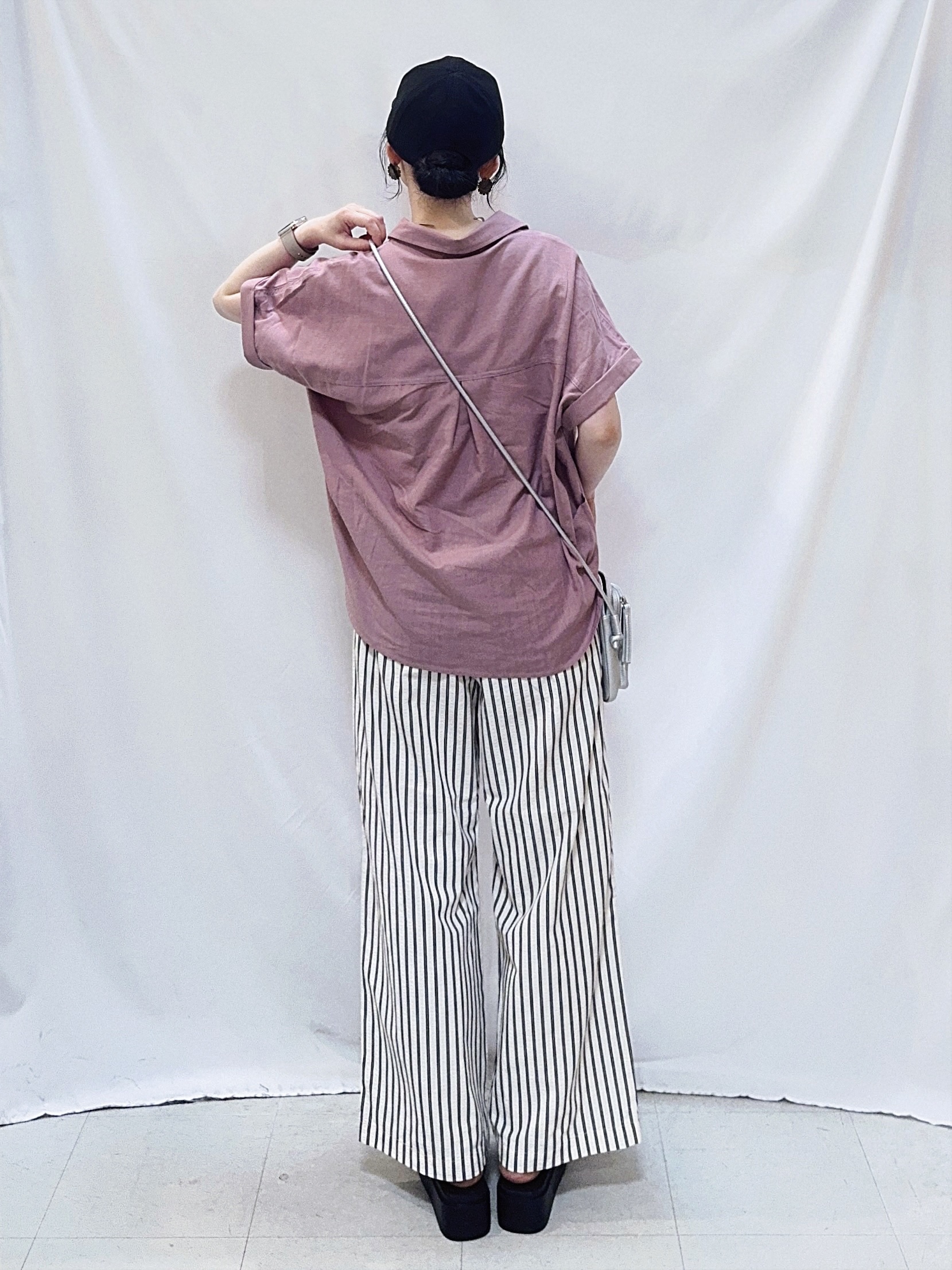 𝐇𝐢𝐫𝐨𝐦𝐢さんの「SHOO･LA･RUE｜【UV/吸水速乾/抗菌防臭】インせず着られる フレンチリネンスキッパーシャツ」を使ったコーディネート