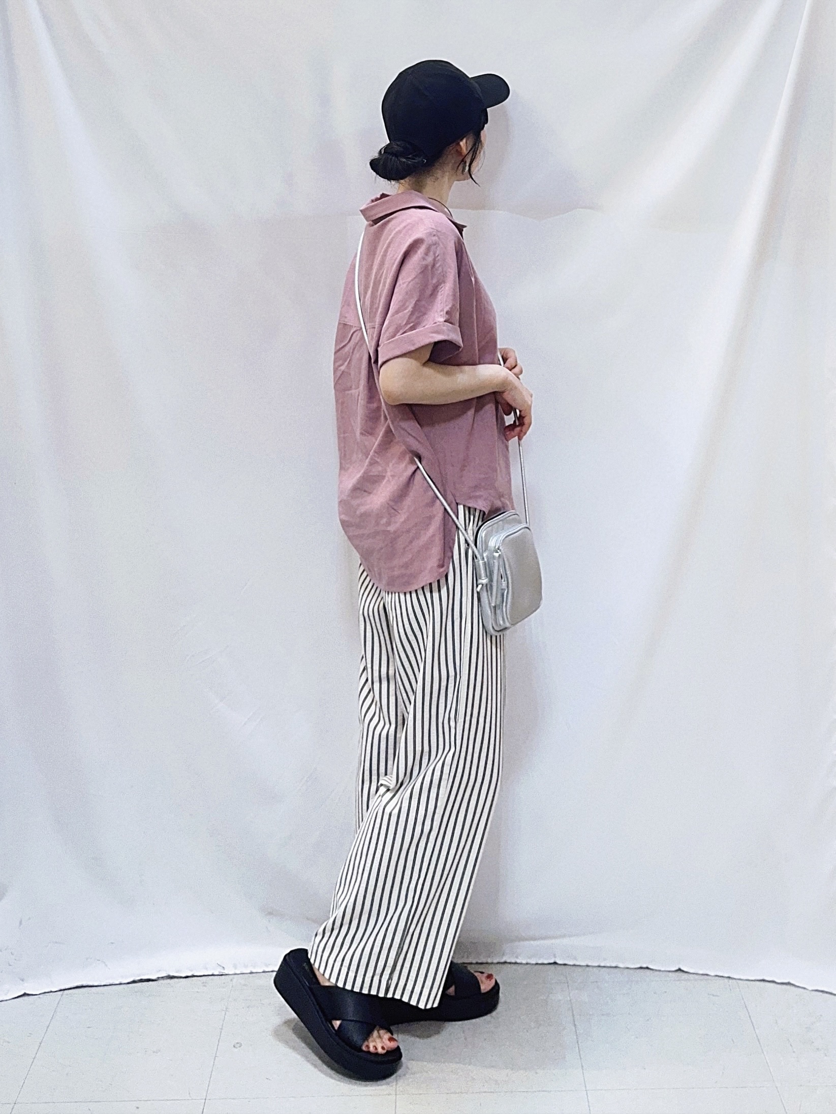 𝐇𝐢𝐫𝐨𝐦𝐢さんの「SHOO･LA･RUE｜【UV/吸水速乾/抗菌防臭】インせず着られる フレンチリネンスキッパーシャツ」を使ったコーディネート
