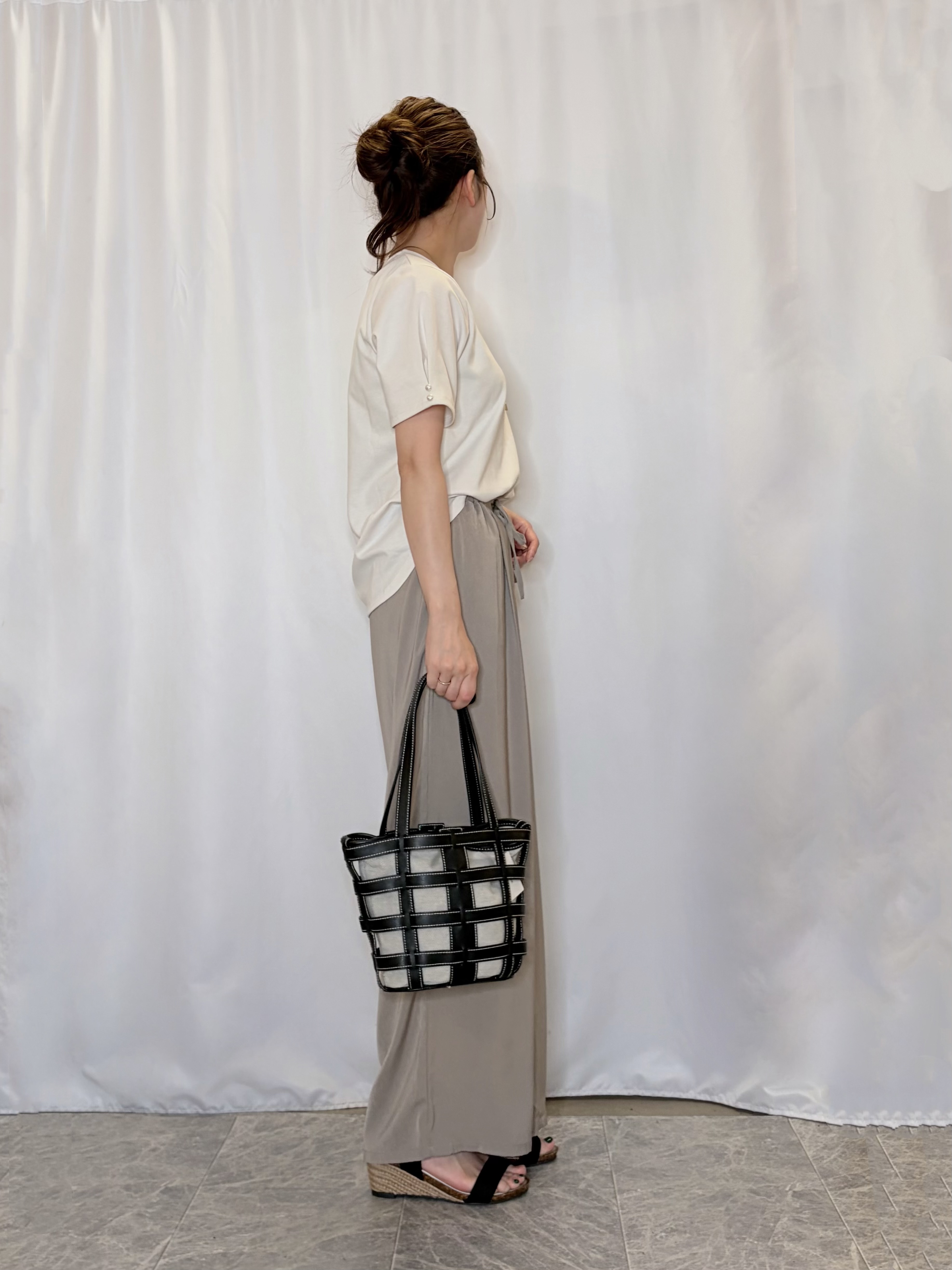 おうめさんの「SHOO･LA･RUE｜【2点セット/洗濯機可/S-LL】ネックレス付き お袖パールブラウス」を使ったコーディネート