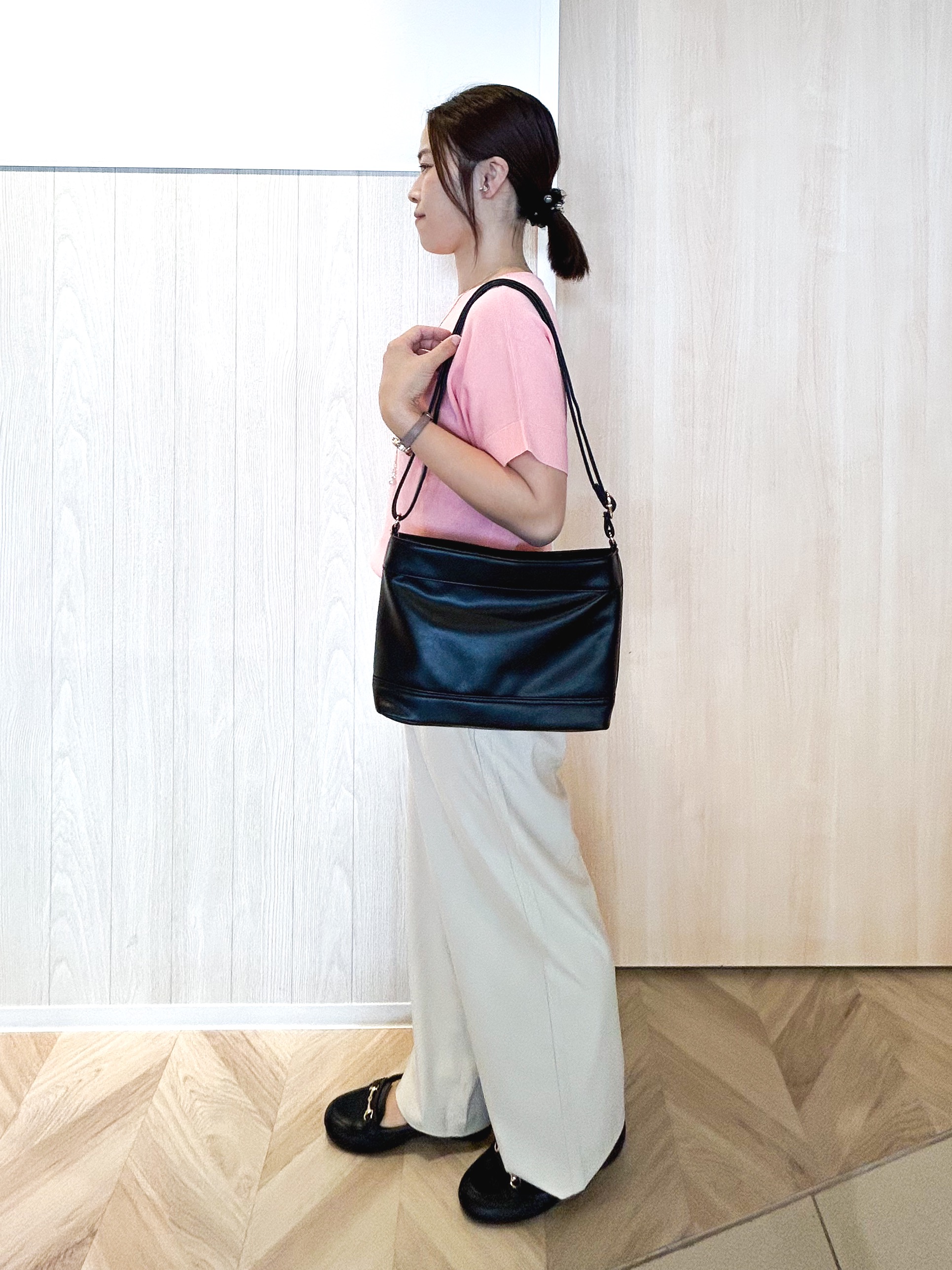 tomoさんの「SHOO･LA･RUE｜【毎日洗える/UV】二の腕隠れる さらっとドルマン半袖ニット」を使ったコーディネート