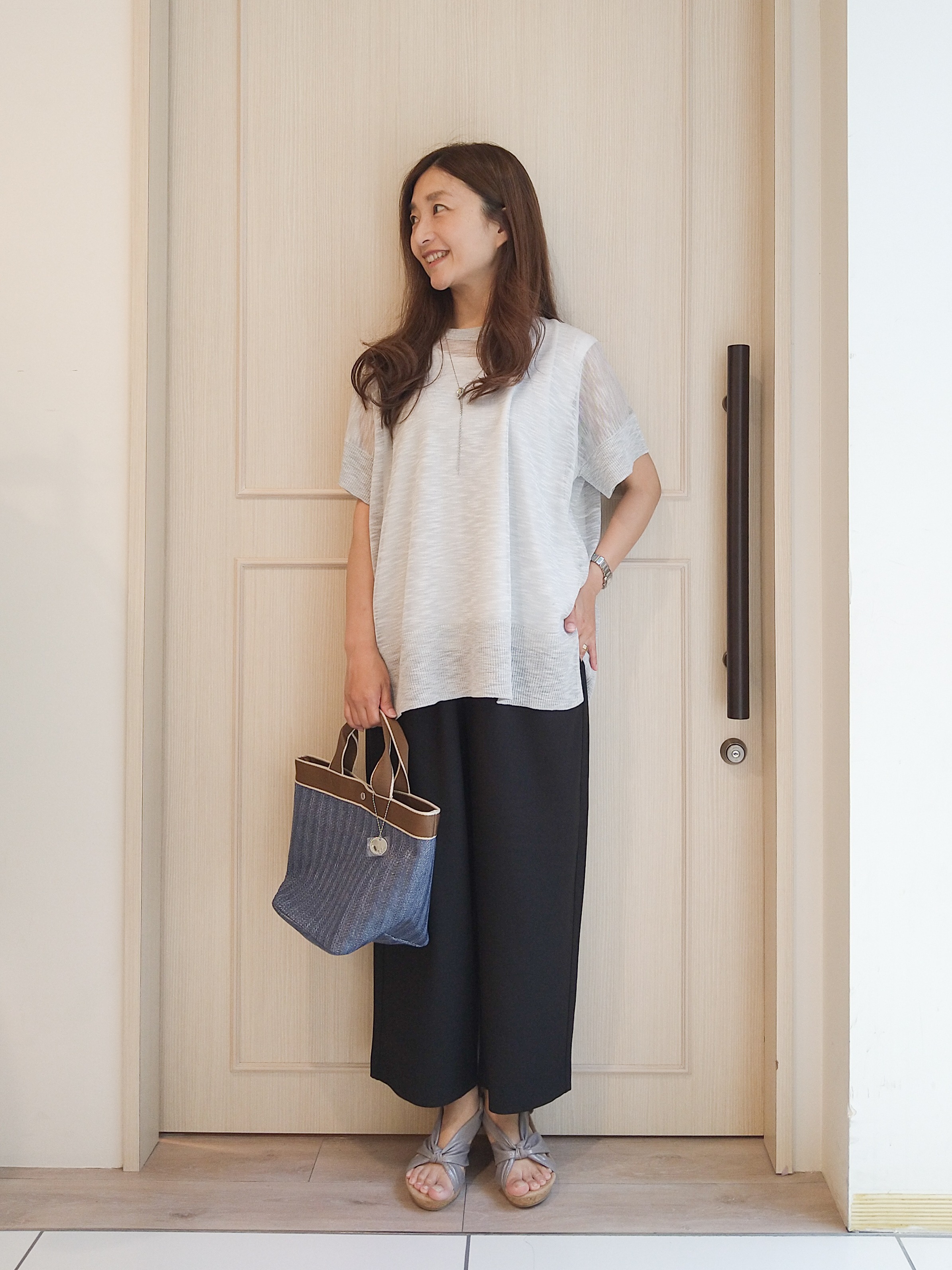 mi-saさんの「SHOO･LA･RUE｜【2点セット/S-LL/体型カバー】さらりと涼し気 シアーニット+タンクトップ」を使ったコーディネート