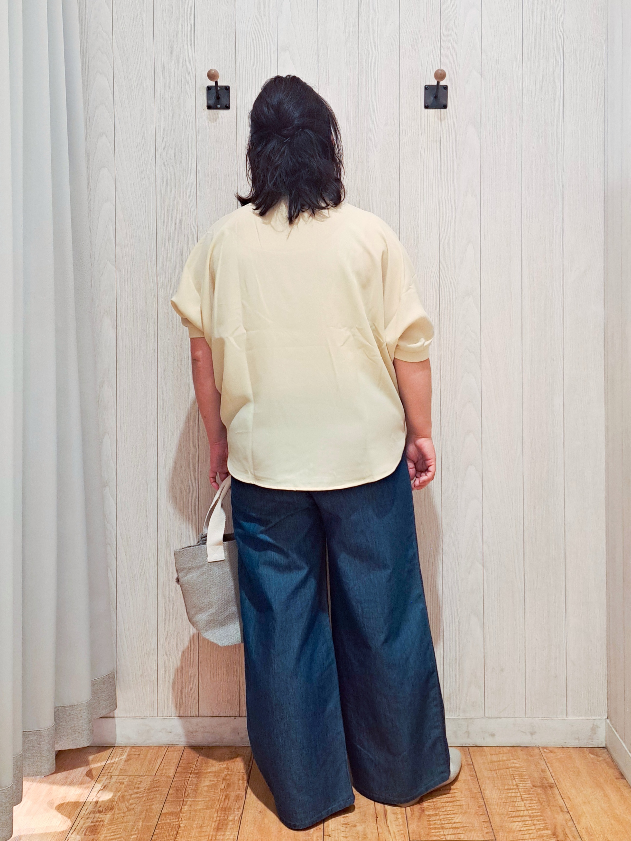 kotomiさんの「SHOO･LA･RUE｜【体型カバー/洗濯機可】二の腕隠れる 前後切替ドルマンTシャツ」を使ったコーディネート