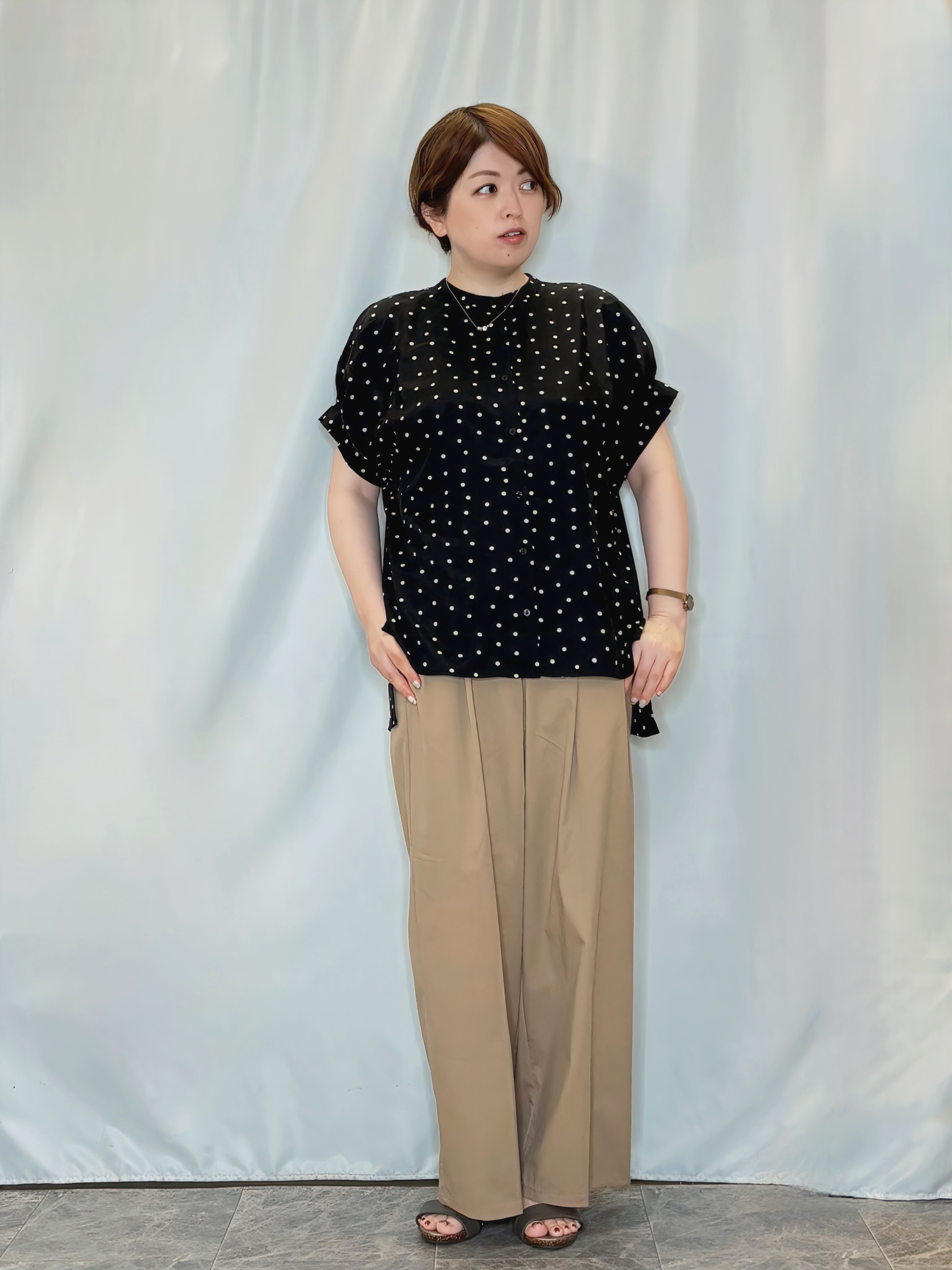 たみさんの「SHOO･LA･RUE｜【洗濯機可／洗濯後しわになりにくい】大人の甘さをプラスする ドット柄袖タックブラウス」を使ったコーディネート
