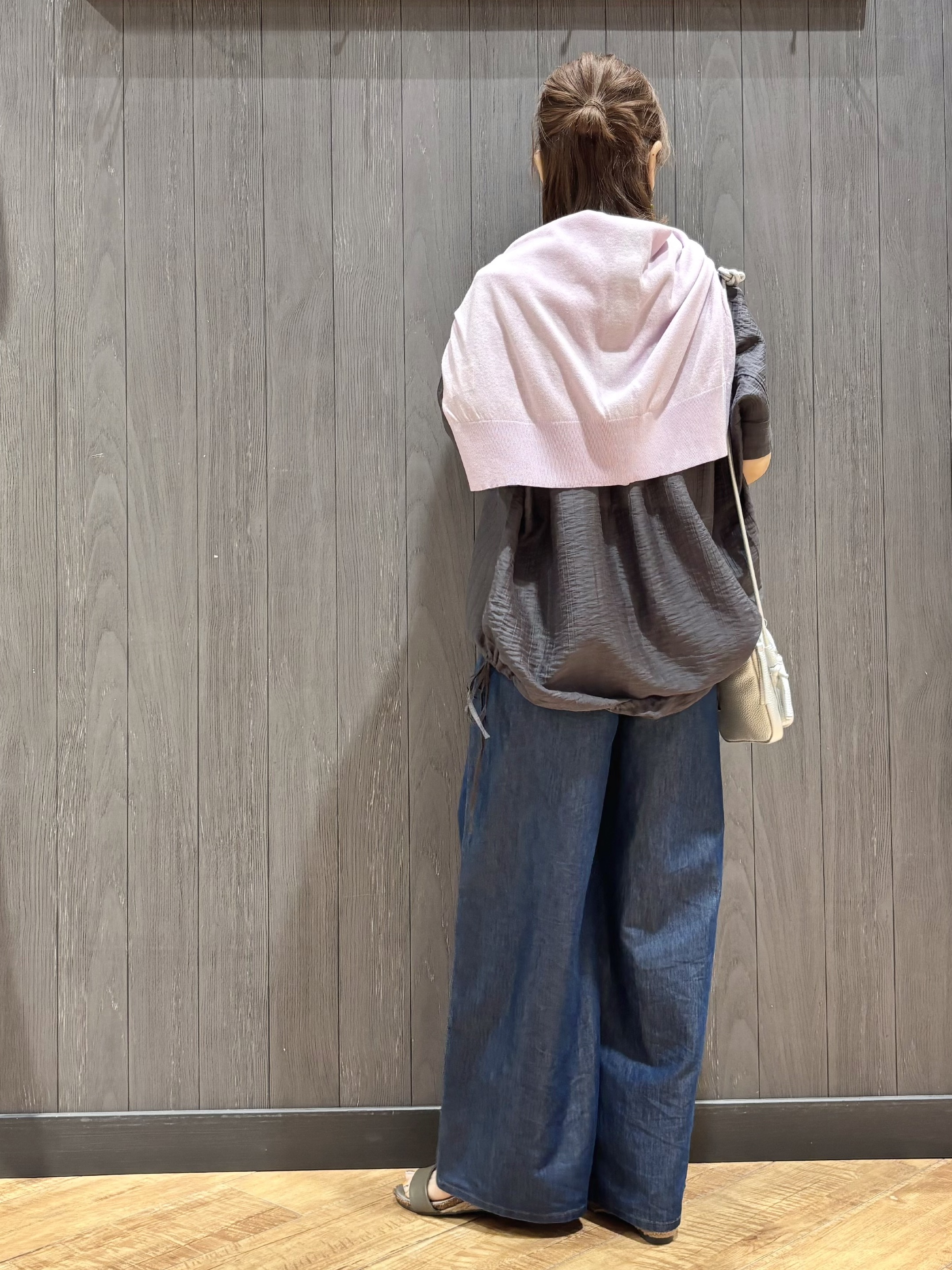 meiさんの「SHOO･LA･RUE｜【高レビュー/体型カバー】インせず着られる スキッパー裾リボンブラウス」を使ったコーディネート