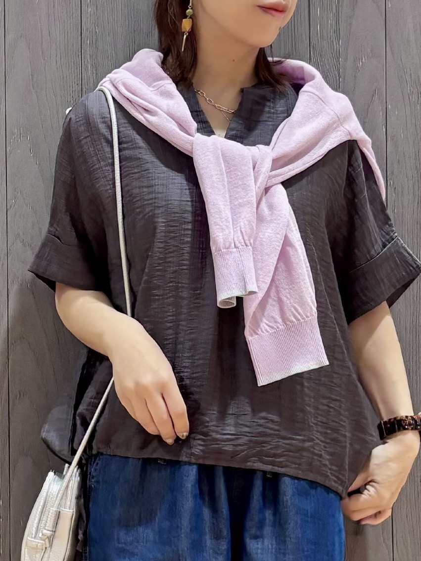 meiさんの「SHOO･LA･RUE｜【高レビュー/体型カバー】インせず着られる スキッパー裾リボンブラウス」を使ったコーディネート
