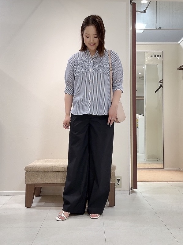 YUIさんの「UNTITLED｜【接触冷感/通気性/洗える】フロントフリルブラウス」を使ったコーディネート