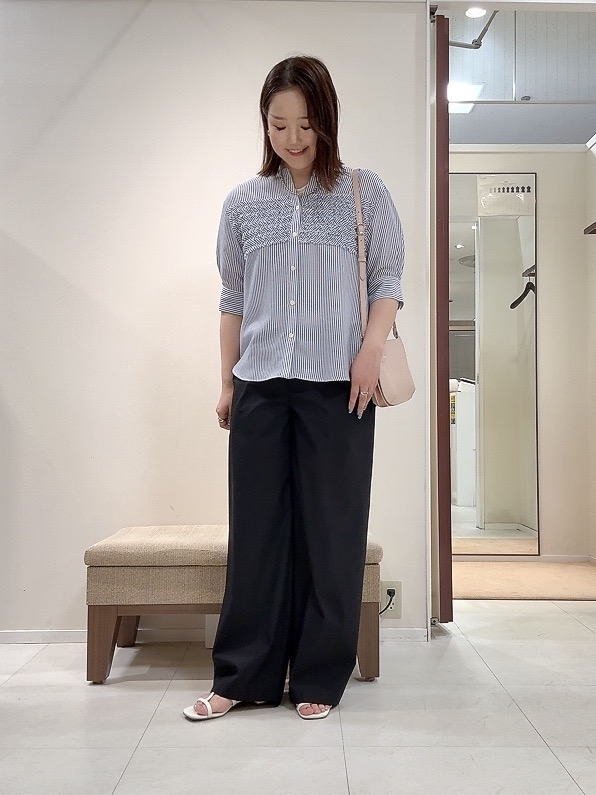 YUIさんの「UNTITLED｜【接触冷感/通気性/洗える】フロントフリルブラウス」を使ったコーディネート