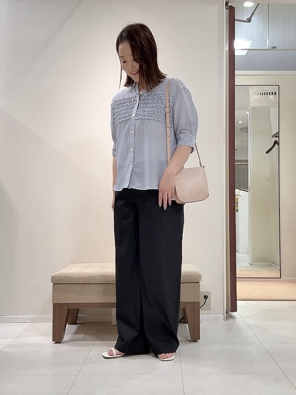 YUIさんの「UNTITLED｜【接触冷感/通気性/洗える】フロントフリルブラウス」を使ったコーディネート