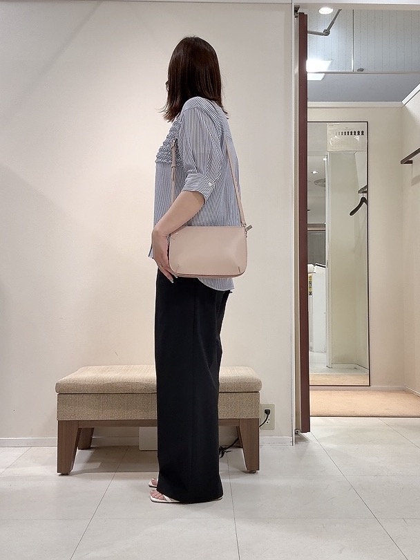 YUIさんの「UNTITLED｜【接触冷感/通気性/洗える】フロントフリルブラウス」を使ったコーディネート