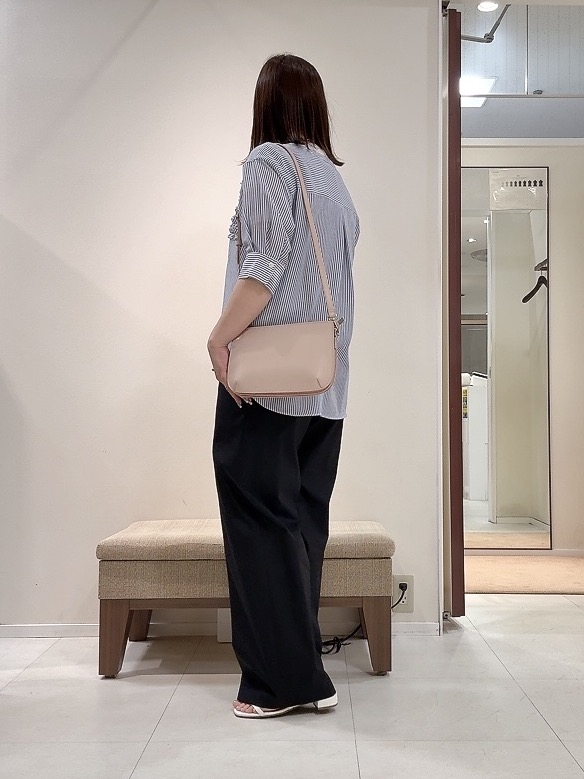 YUIさんの「UNTITLED｜【接触冷感/通気性/洗える】フロントフリルブラウス」を使ったコーディネート