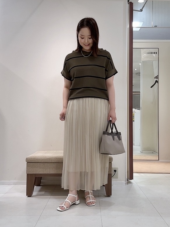 YUIさんの「UNTITLED｜【11色展開/体型カバー】前後2WAYフレンチスリーブニット」を使ったコーディネート