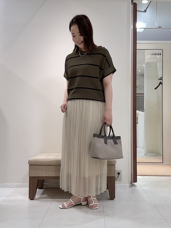 YUIさんの「UNTITLED｜【11色展開/体型カバー】前後2WAYフレンチスリーブニット」を使ったコーディネート