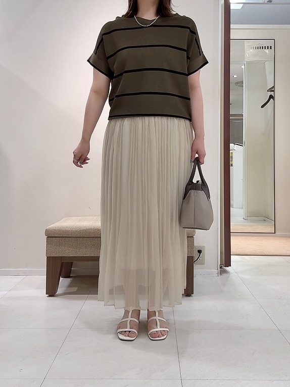 YUIさんの「UNTITLED｜【11色展開/体型カバー】前後2WAYフレンチスリーブニット」を使ったコーディネート