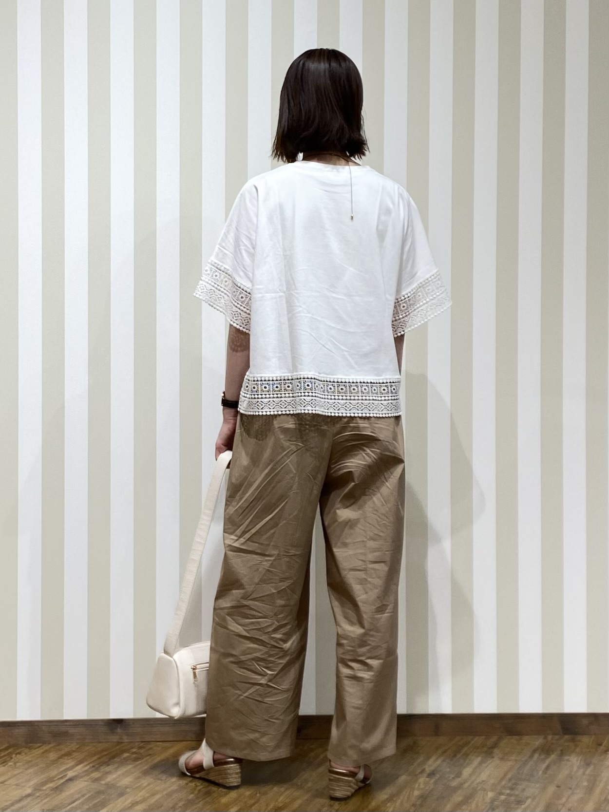 SAOさんの「SHOO･LA･RUE｜【洗濯機可/体型カバー/S-LL】レース使いがポイント デザインTシャツ」を使ったコーディネート