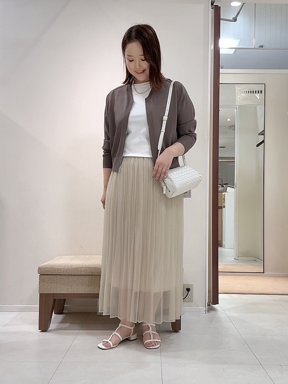YUIさんの「UNTITLED｜【アンサンブル可/日除け・冷房対策】シアーレーヨンZIPカーディガン」を使ったコーディネート
