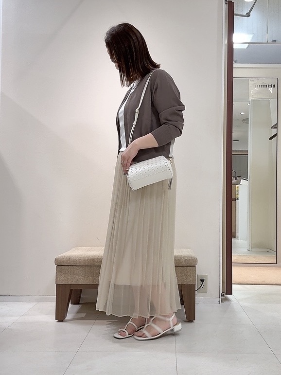 YUIさんの「UNTITLED｜【アンサンブル可/日除け・冷房対策】シアーレーヨンZIPカーディガン」を使ったコーディネート