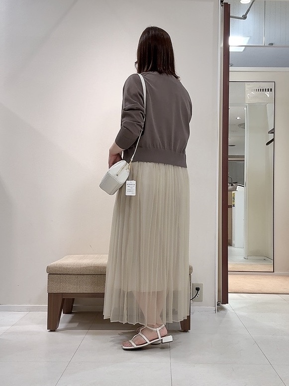 YUIさんの「UNTITLED｜【アンサンブル可/日除け・冷房対策】シアーレーヨンZIPカーディガン」を使ったコーディネート