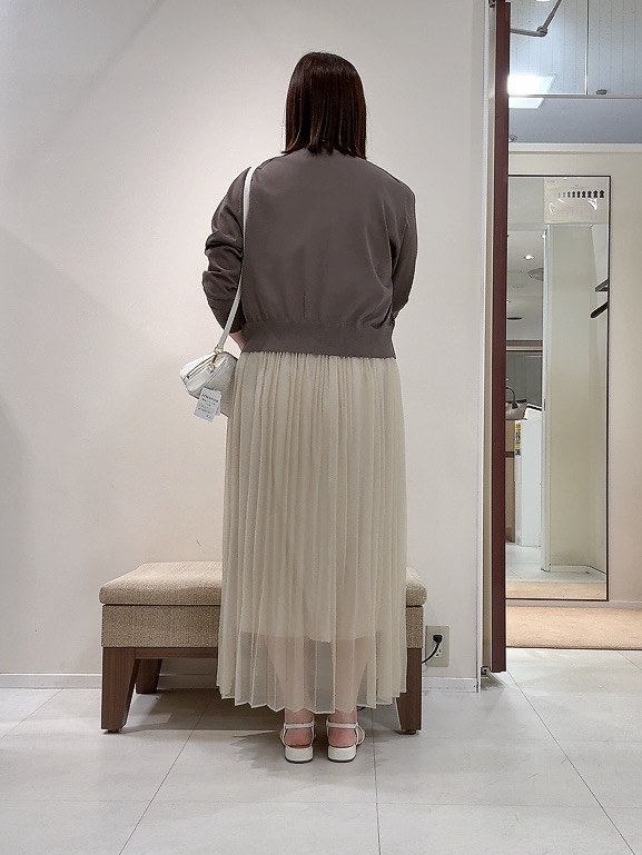 YUIさんの「UNTITLED｜【アンサンブル可/日除け・冷房対策】シアーレーヨンZIPカーディガン」を使ったコーディネート