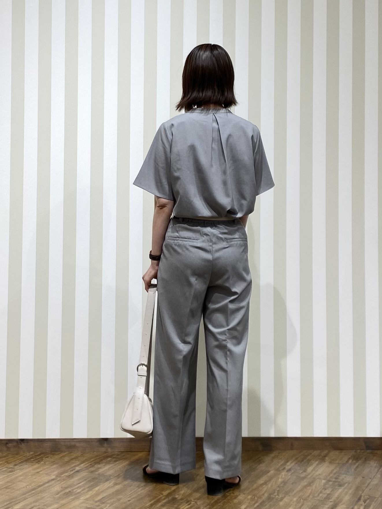SAOさんの「SHOO･LA･RUE｜【吸水速乾/セットアップ可】洗濯後しわになりにくい　タックブラウス」を使ったコーディネート
