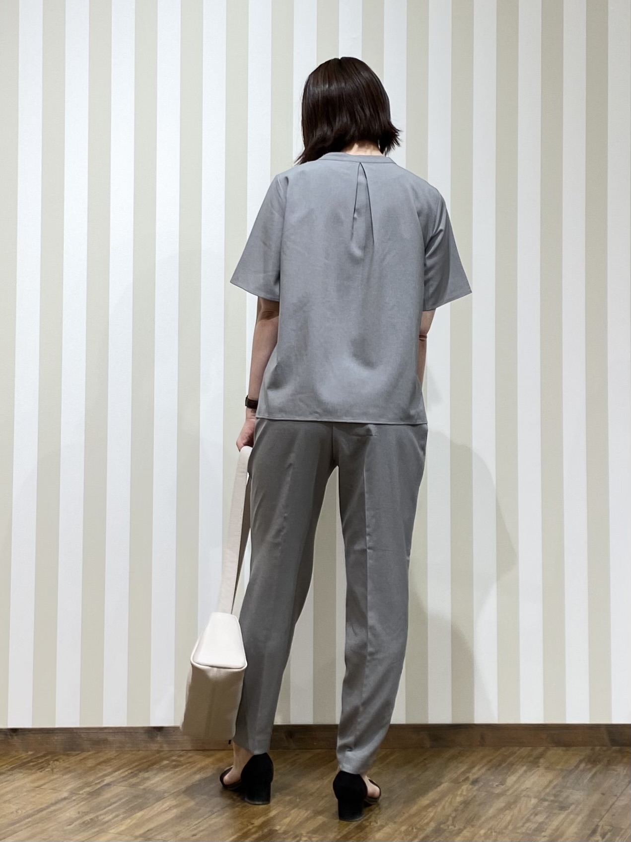 SAOさんの「SHOO･LA･RUE｜【吸水速乾/セットアップ可】洗濯後しわになりにくい　タックブラウス」を使ったコーディネート