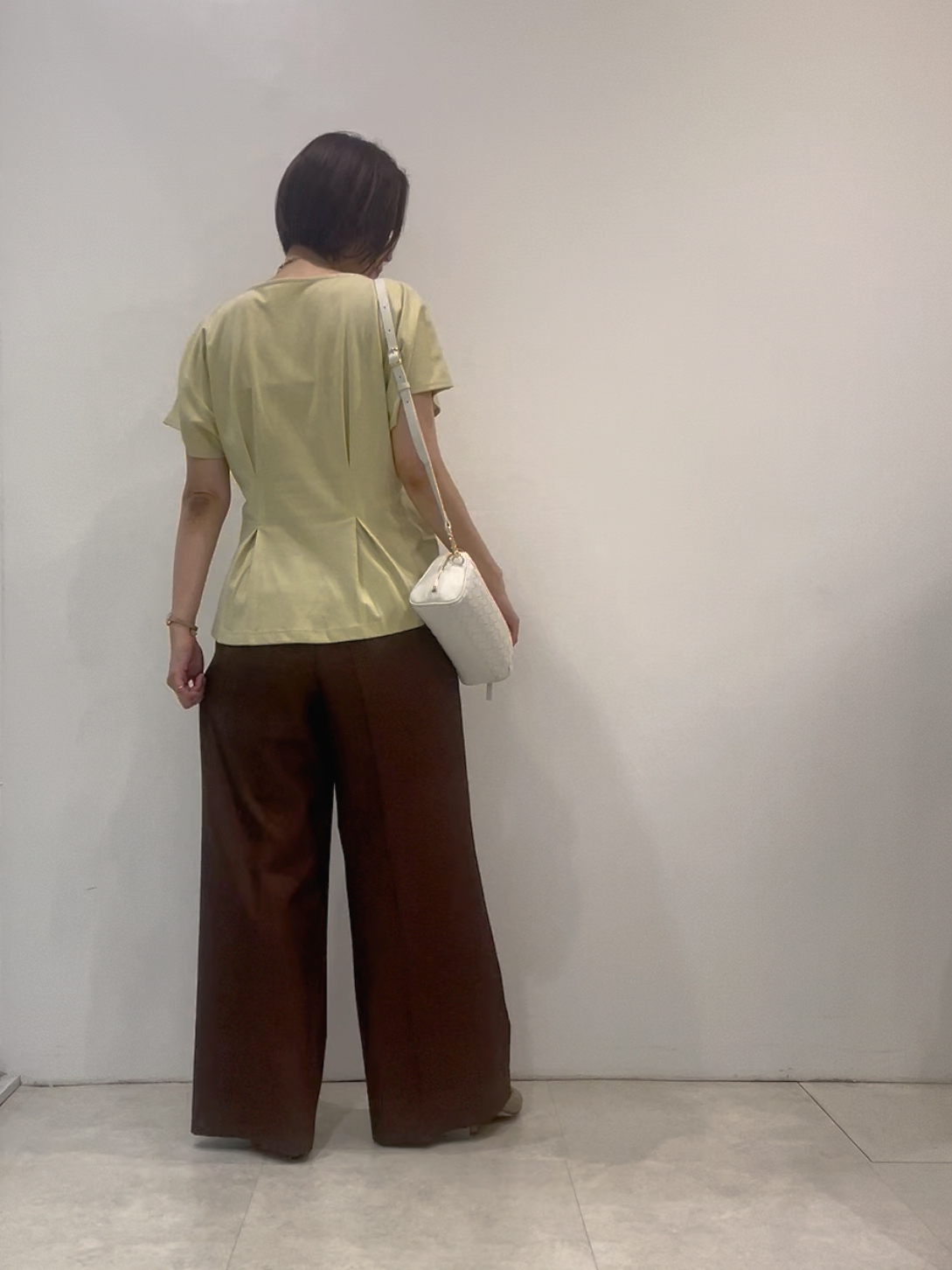 まどかさんの「UNTITLED｜【UVカット／接触冷感／吸水速乾】タックデザインフレアトップス」を使ったコーディネート