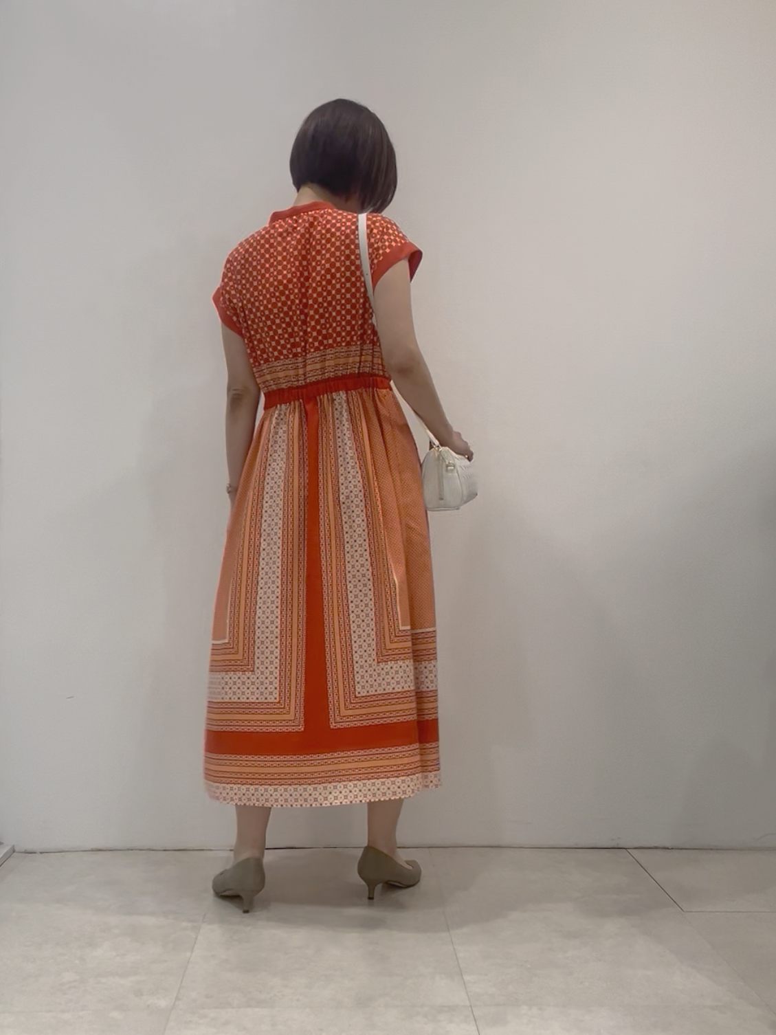 まどかさんの「UNTITLED｜幾何学柄フレンチスリーブワンピース」を使ったコーディネート