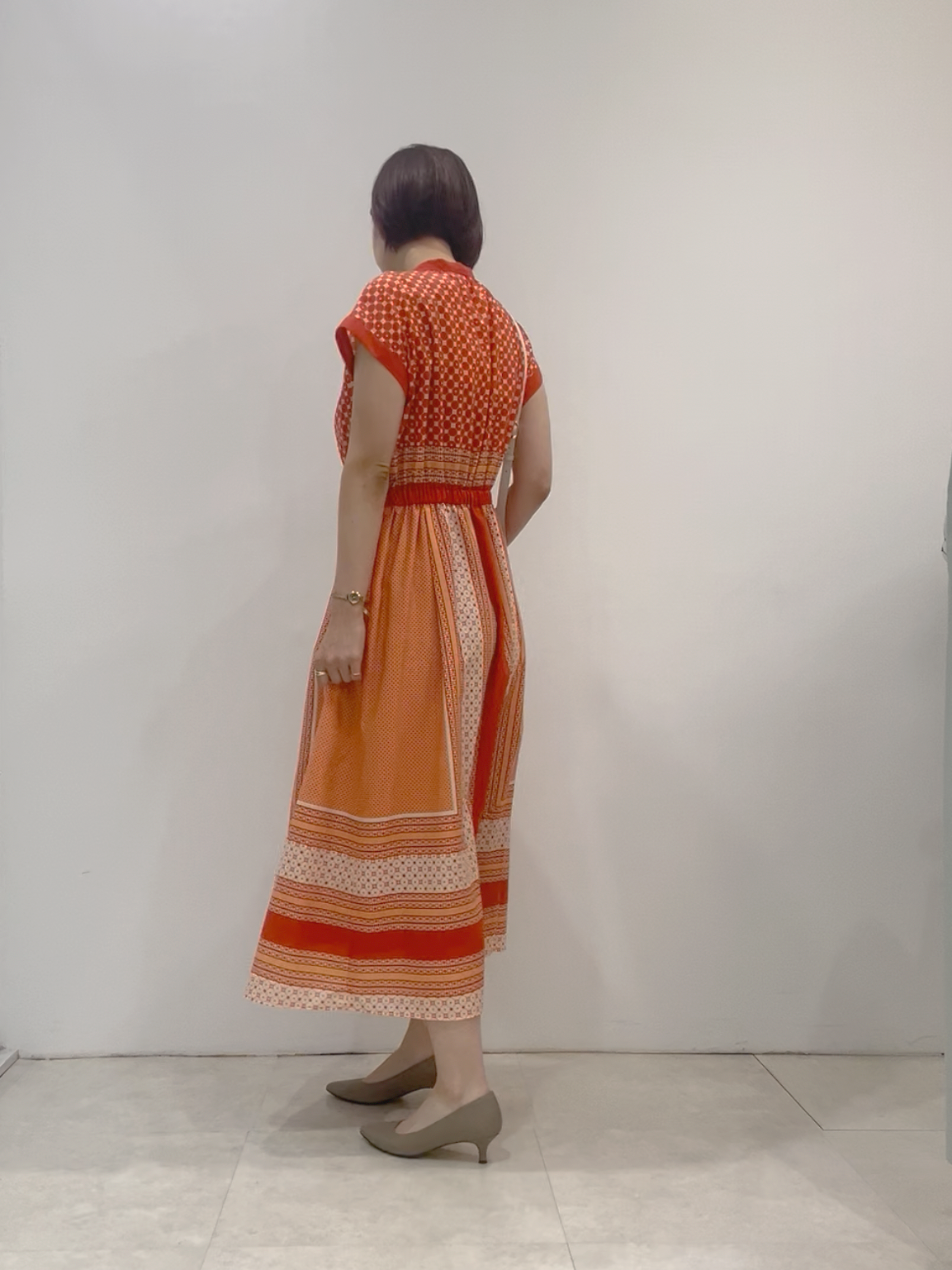 まどかさんの「UNTITLED｜幾何学柄フレンチスリーブワンピース」を使ったコーディネート