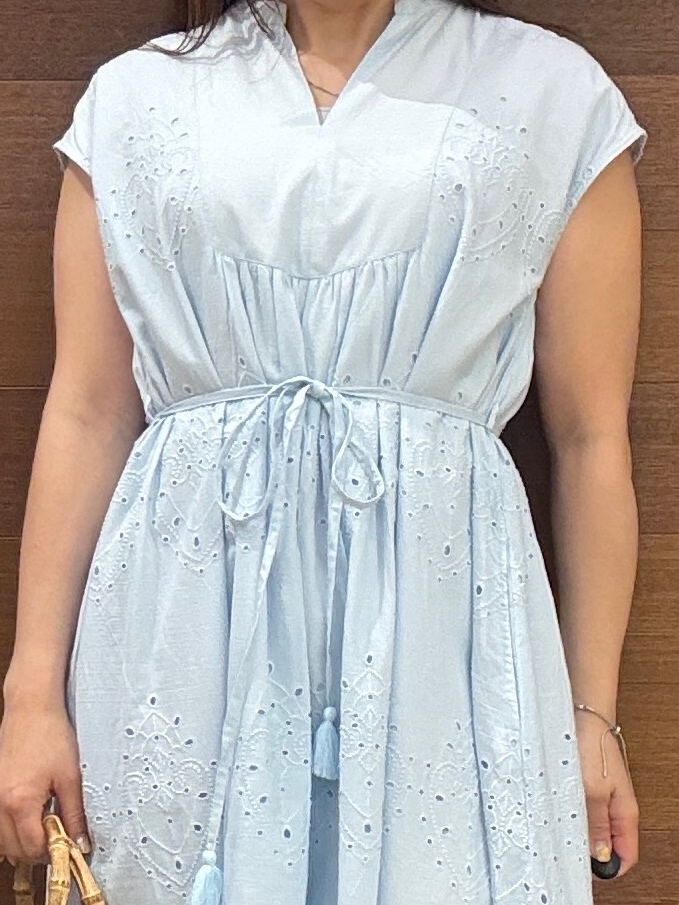 maichiさんの「OPAQUE.CLIP｜アイレットレース刺繍ワンピース【洗える】」を使ったコーディネート