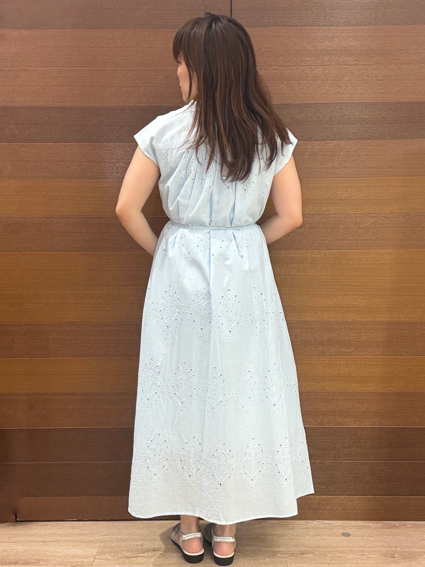 maichiさんの「OPAQUE.CLIP｜アイレットレース刺繍ワンピース【洗える】」を使ったコーディネート