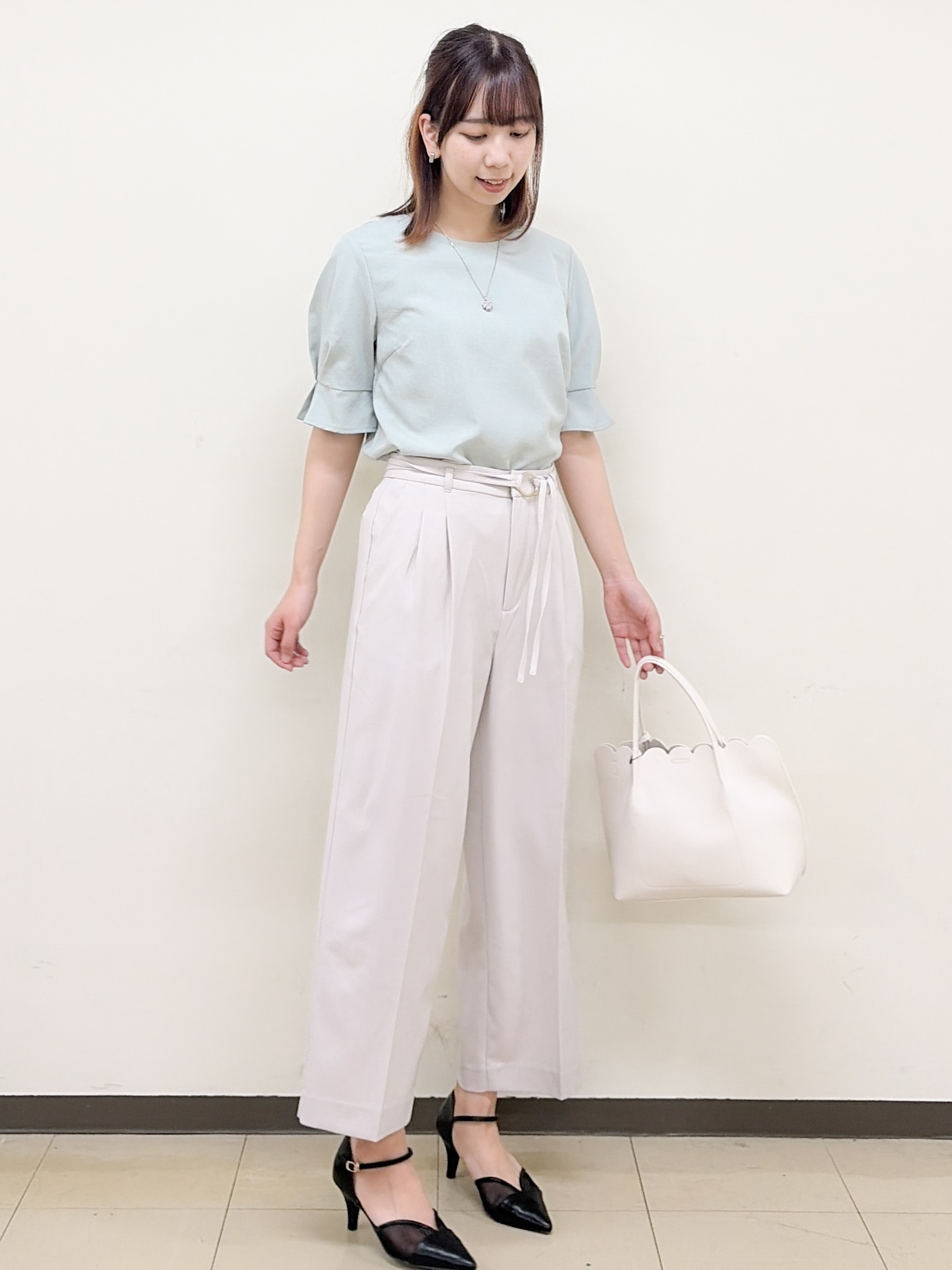 yurinaさんの「index｜【接触冷感／吸水速乾】タックパフスリーブブラウス《防シワ／洗濯機OK／XS～3L／8col》」を使ったコーディネート
