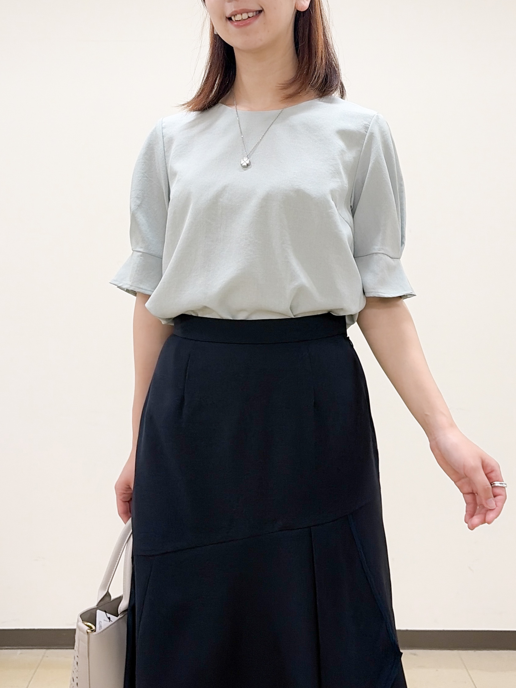 yurinaさんの「index｜【接触冷感／吸水速乾】タックパフスリーブブラウス《防シワ／洗濯機OK／XS～3L／8col》」を使ったコーディネート