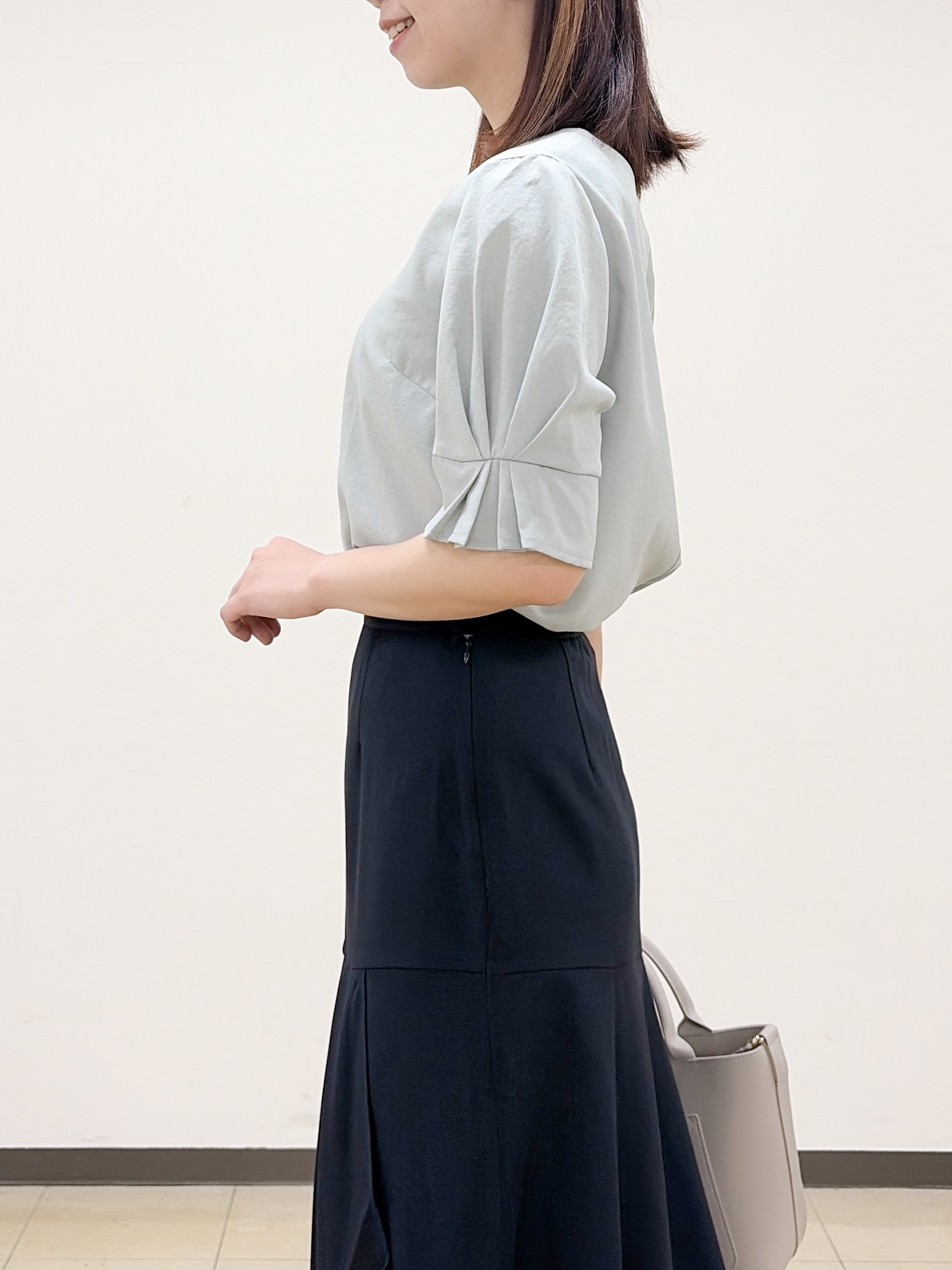 yurinaさんの「index｜【接触冷感／吸水速乾】タックパフスリーブブラウス《防シワ／洗濯機OK／XS～3L／8col》」を使ったコーディネート