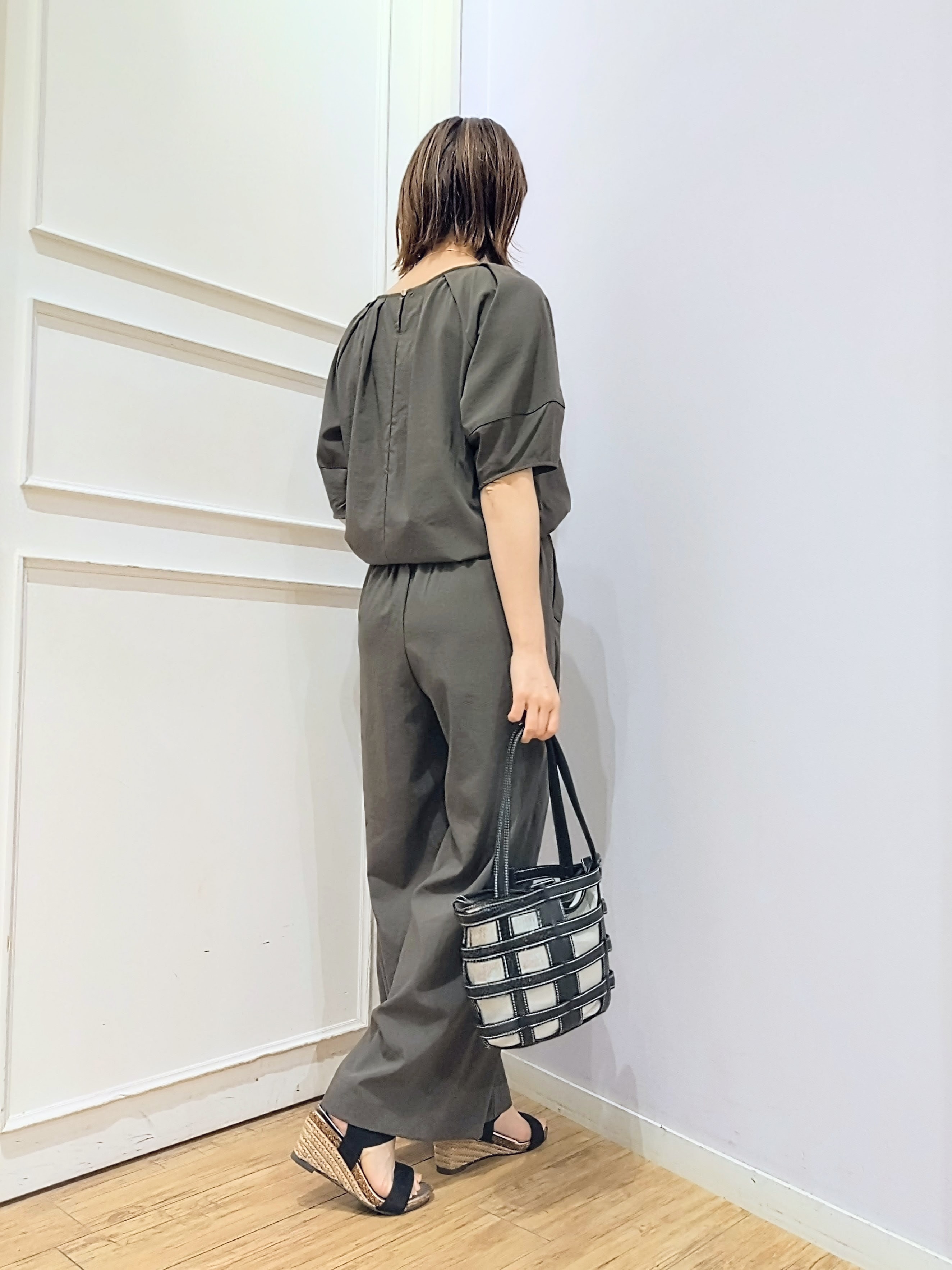 miomioさんの「SHOO･LA･RUE｜【高レビュー/S-LL/洗濯機可/セットアップ可】着丈選べる 軽凛(かろりん) フラップイージーパン」を使ったコーディネート