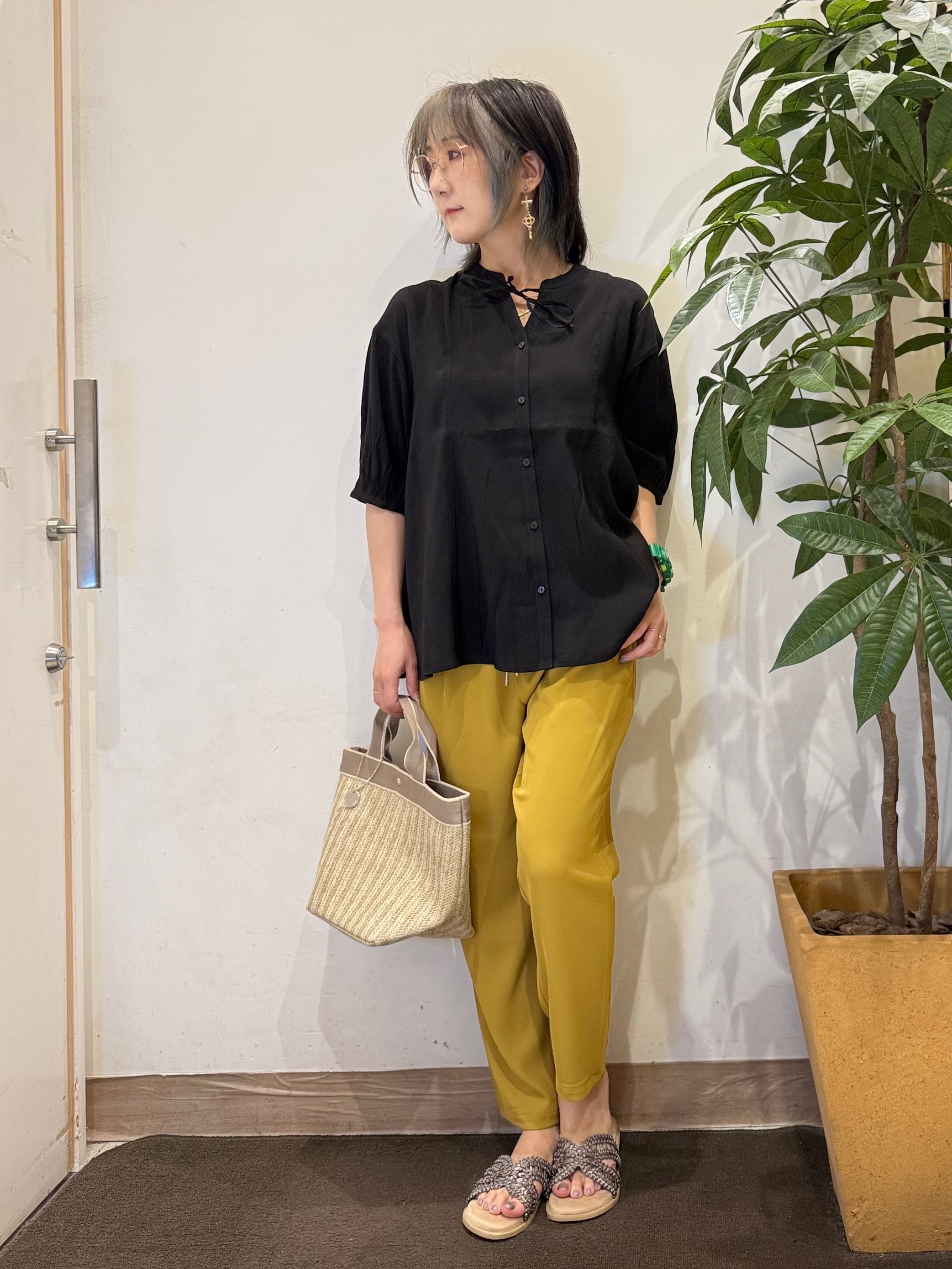 misakiさんの「SHOO･LA･RUE｜【S-LL】インせず着られる 切替フレアブラウス」を使ったコーディネート