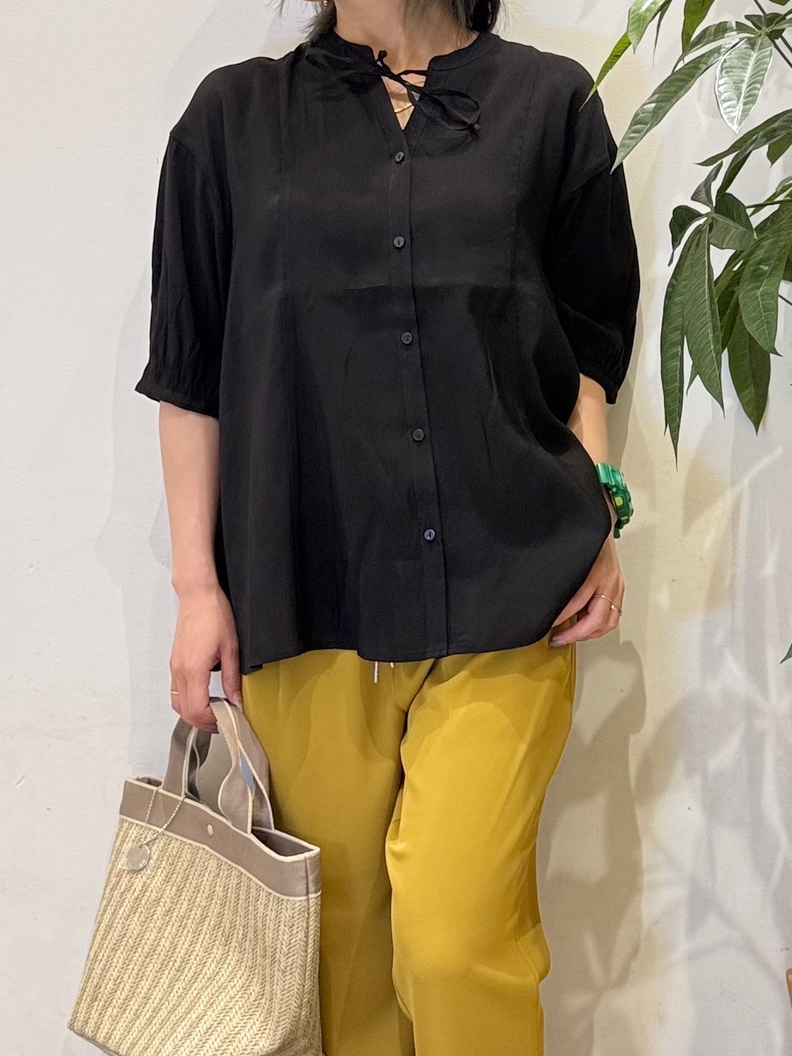 misakiさんの「SHOO･LA･RUE｜【S-LL】インせず着られる 切替フレアブラウス」を使ったコーディネート