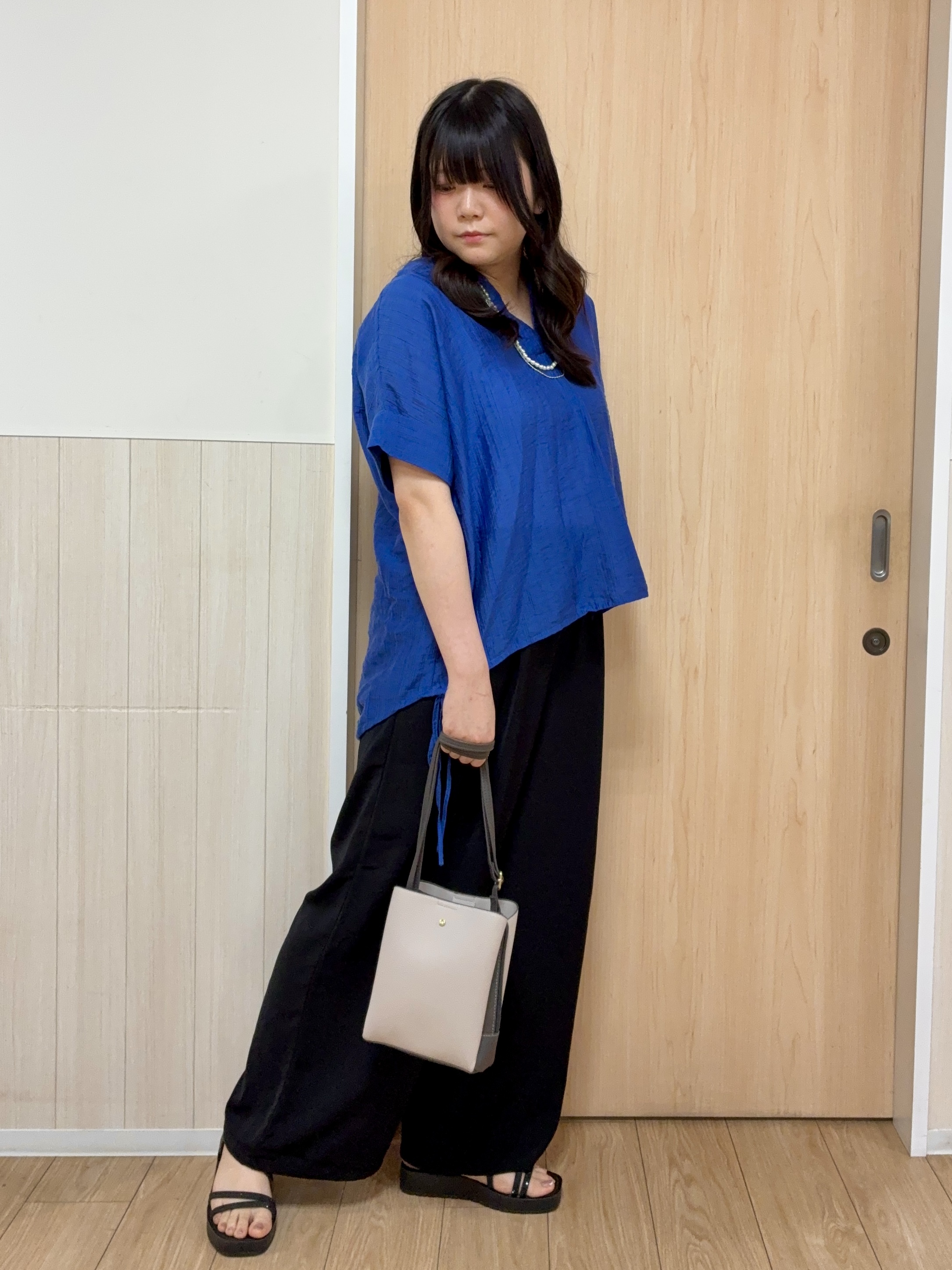 nanaseさんの「SHOO･LA･RUE｜【高レビュー/体型カバー】インせず着られる スキッパー裾リボンブラウス」を使ったコーディネート