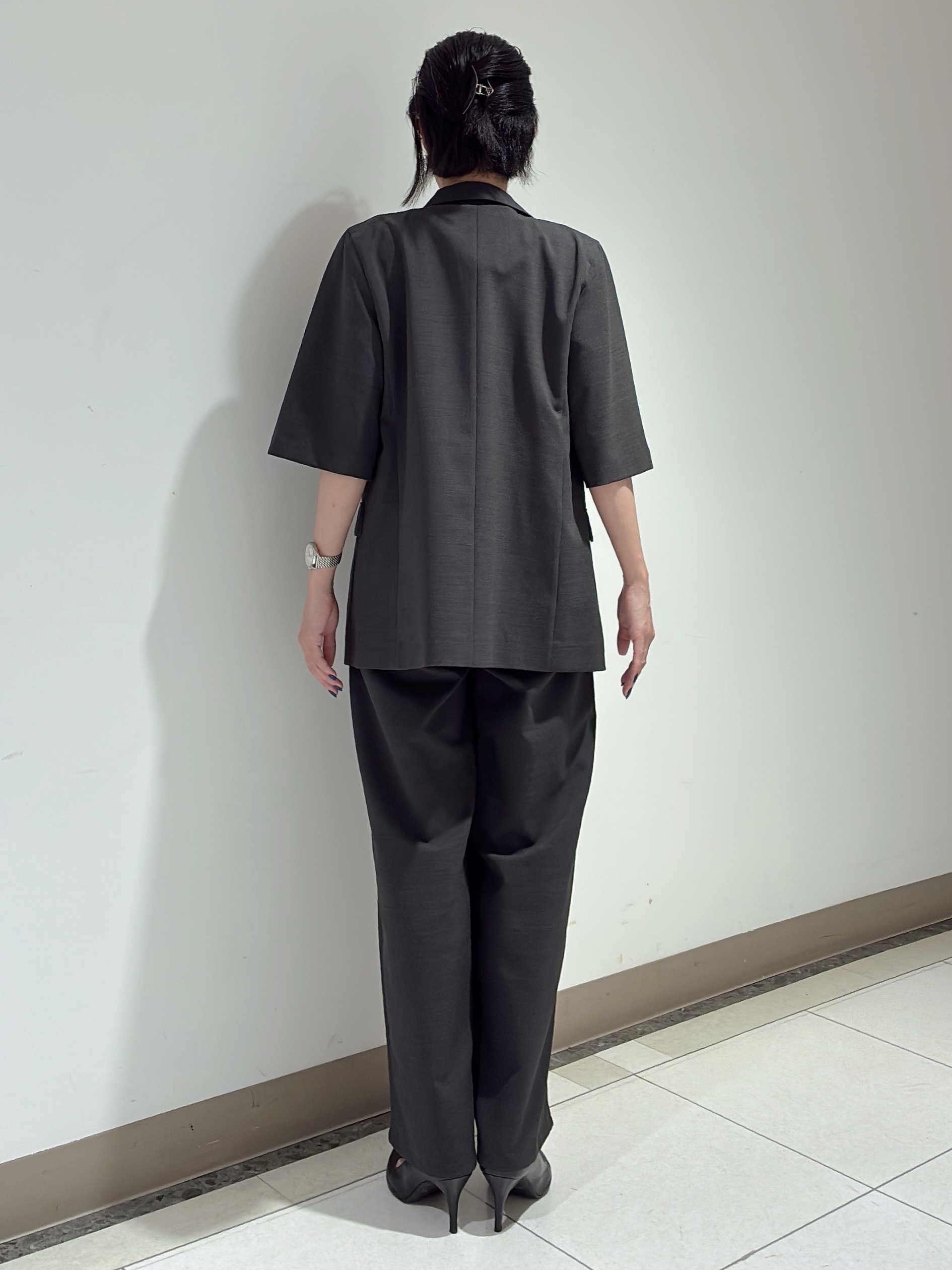 環さんの「UNTITLED｜【シワになりにくい/セットアップ可/接触冷感】ハーフスリーブジャケット」を使ったコーディネート