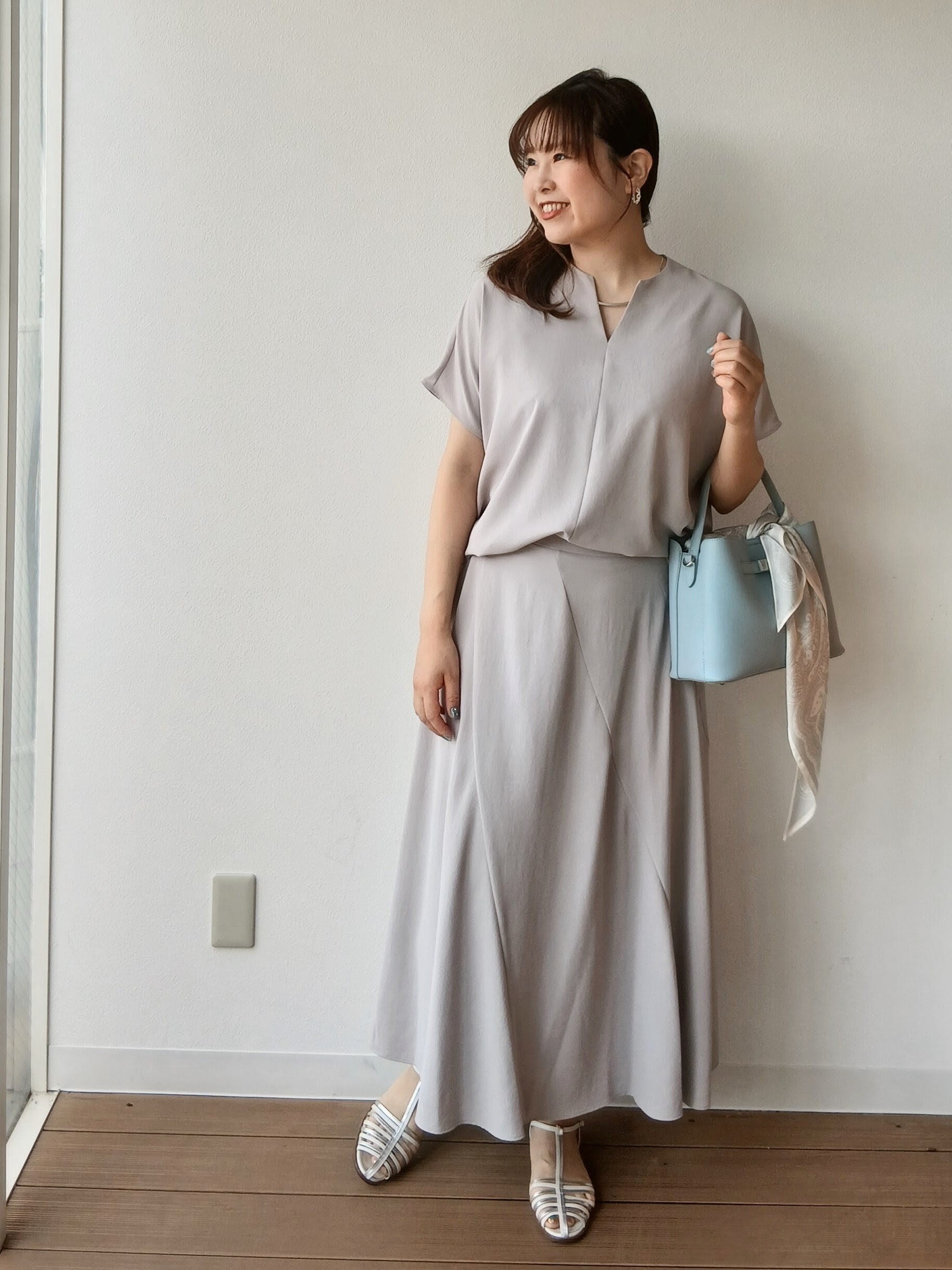 なみきさんの「UNTITLED｜【UV/接触冷感/セットアップ可】リラクシーキーVネックブラウス」を使ったコーディネート
