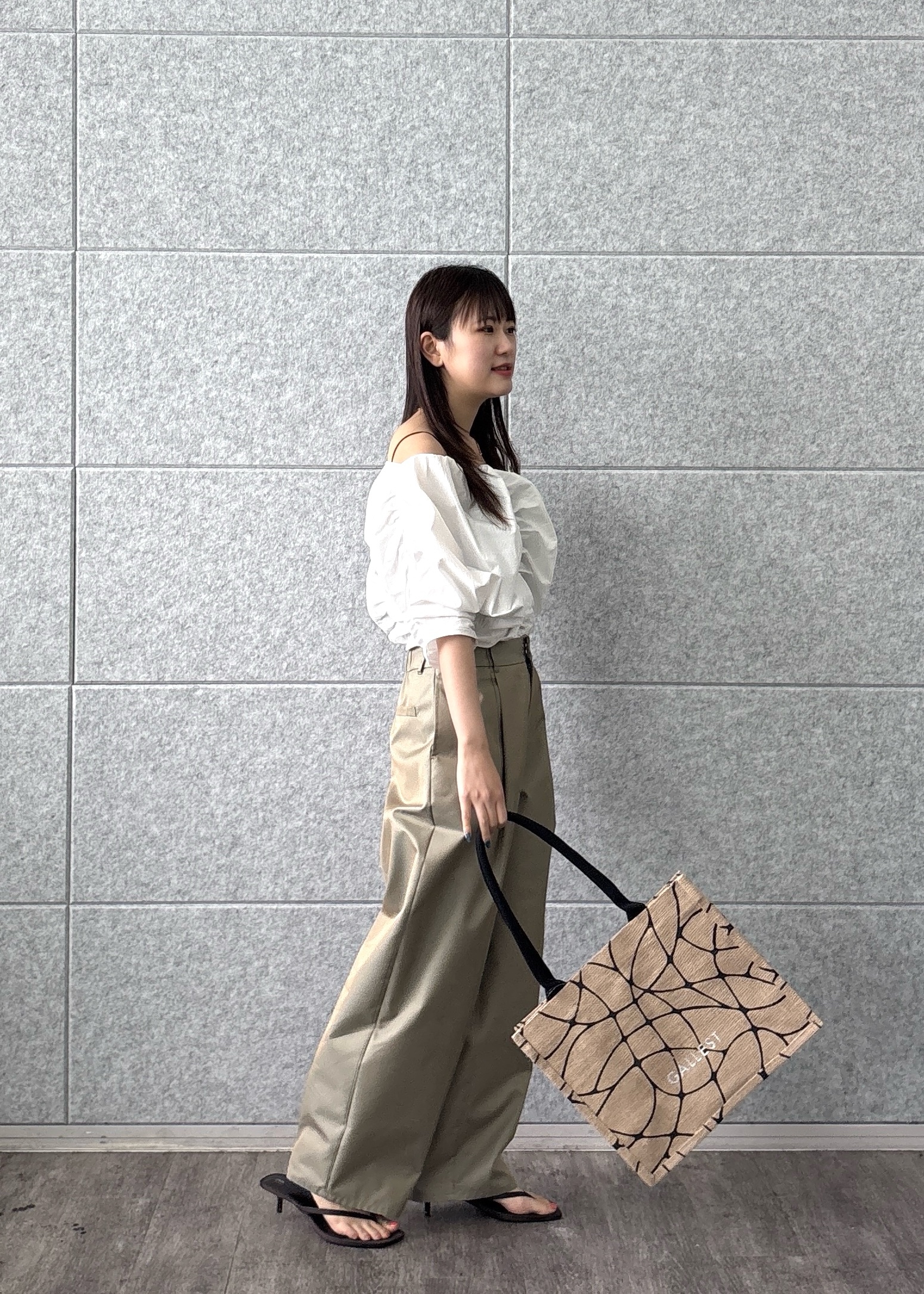 Renoさんの「INDIVI｜シャーリングオフショルブラウス」を使ったコーディネート
