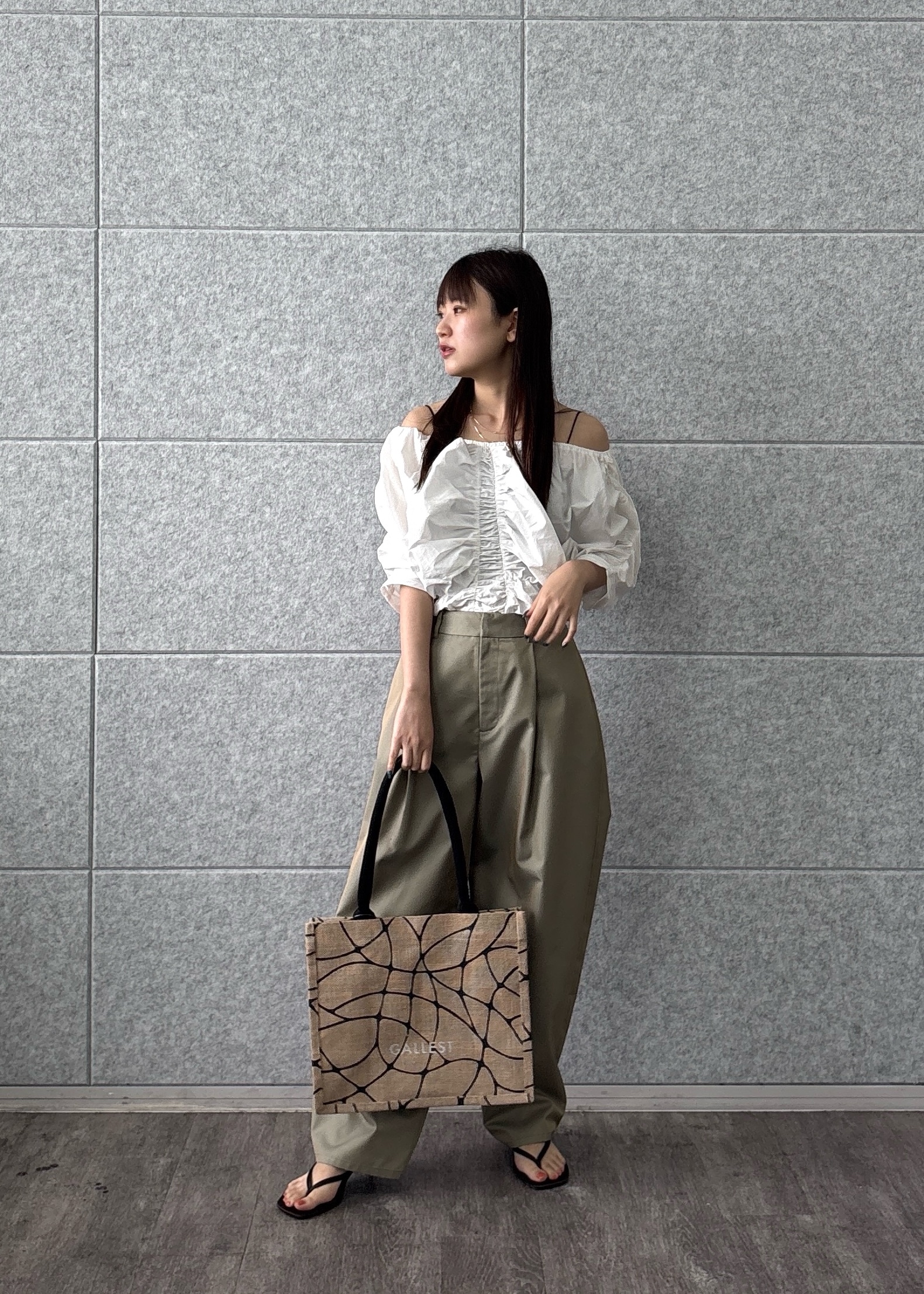Renoさんの「INDIVI｜シャーリングオフショルブラウス」を使ったコーディネート