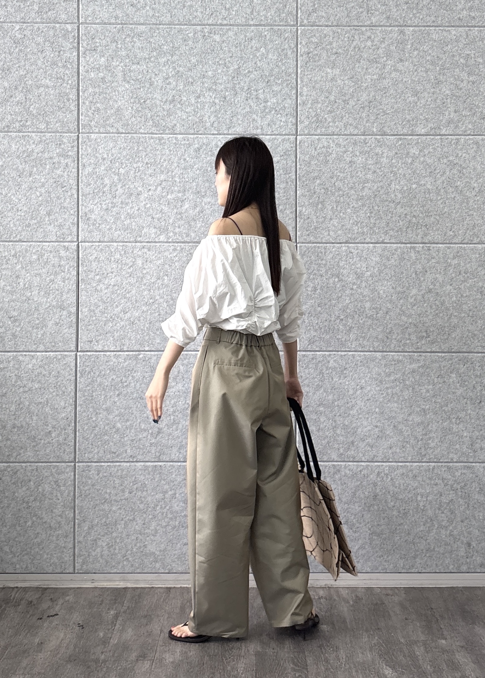 Renoさんの「INDIVI｜シャーリングオフショルブラウス」を使ったコーディネート