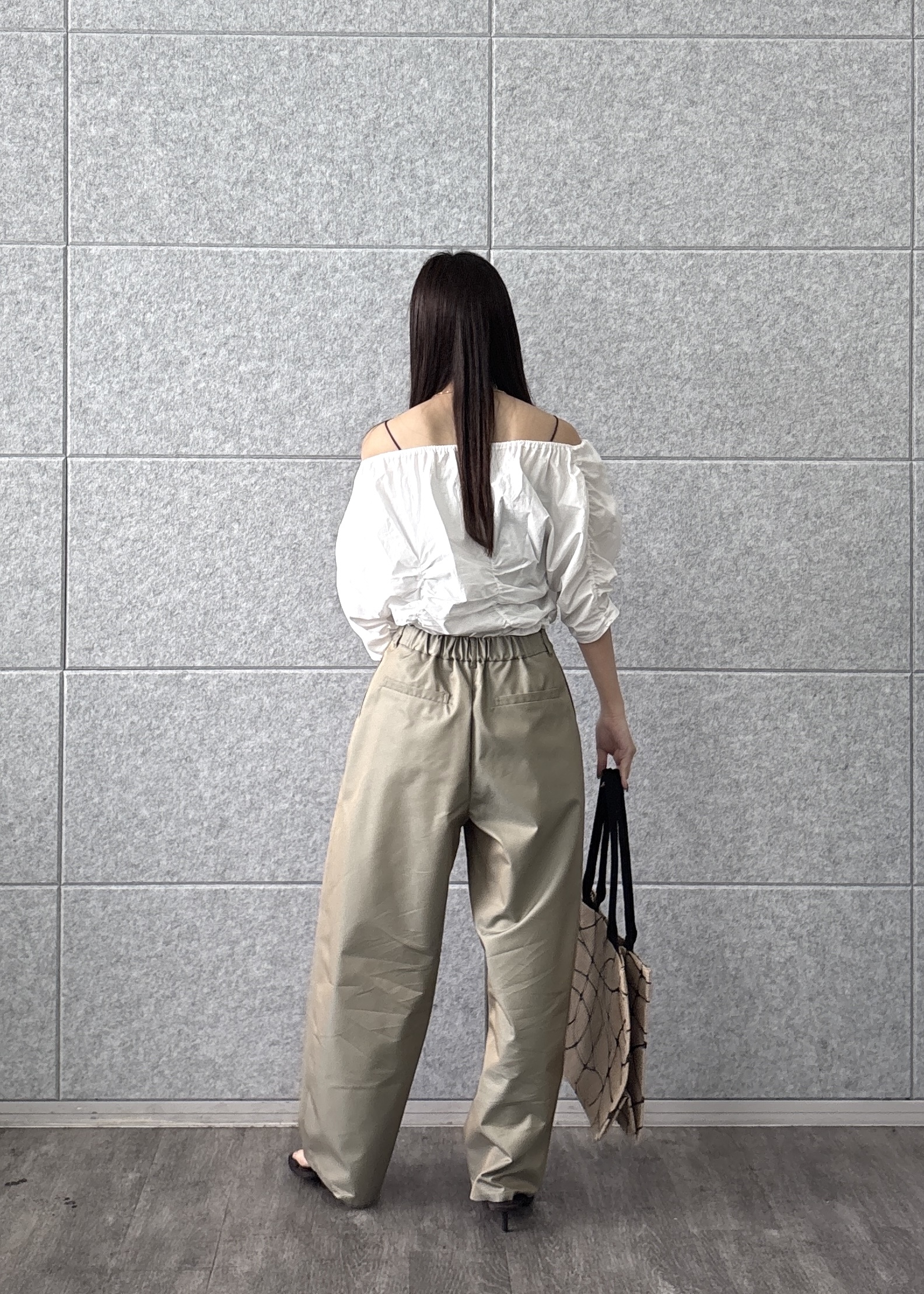 Renoさんの「INDIVI｜シャーリングオフショルブラウス」を使ったコーディネート