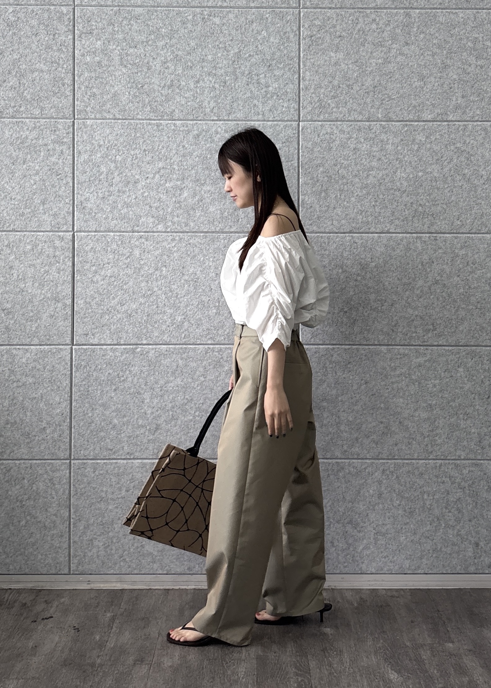 Renoさんの「INDIVI｜シャーリングオフショルブラウス」を使ったコーディネート