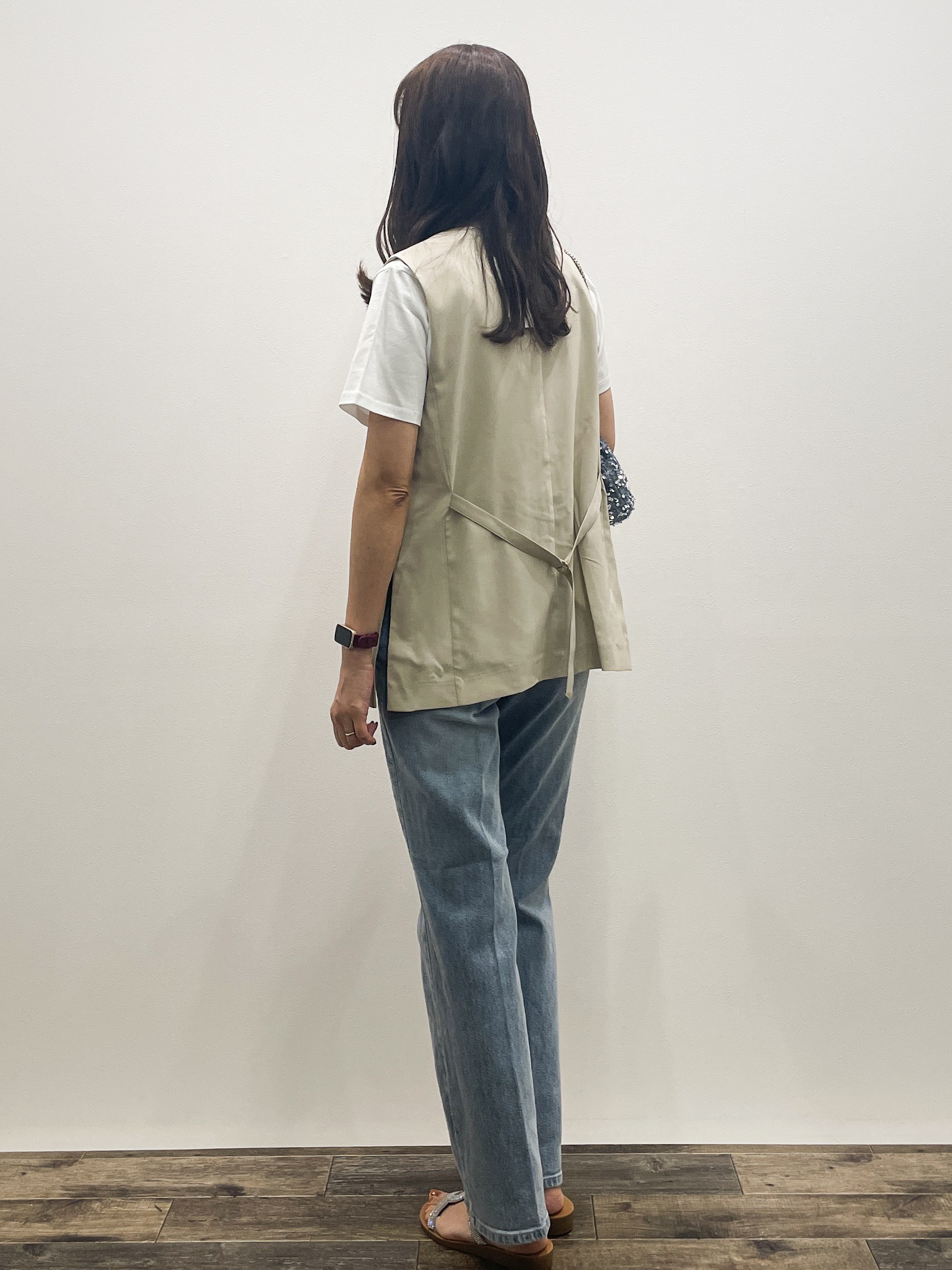 Aikoさんの「OPAQUE.CLIP｜リネンライク Vネックジレ【洗濯機OK】」を使ったコーディネート